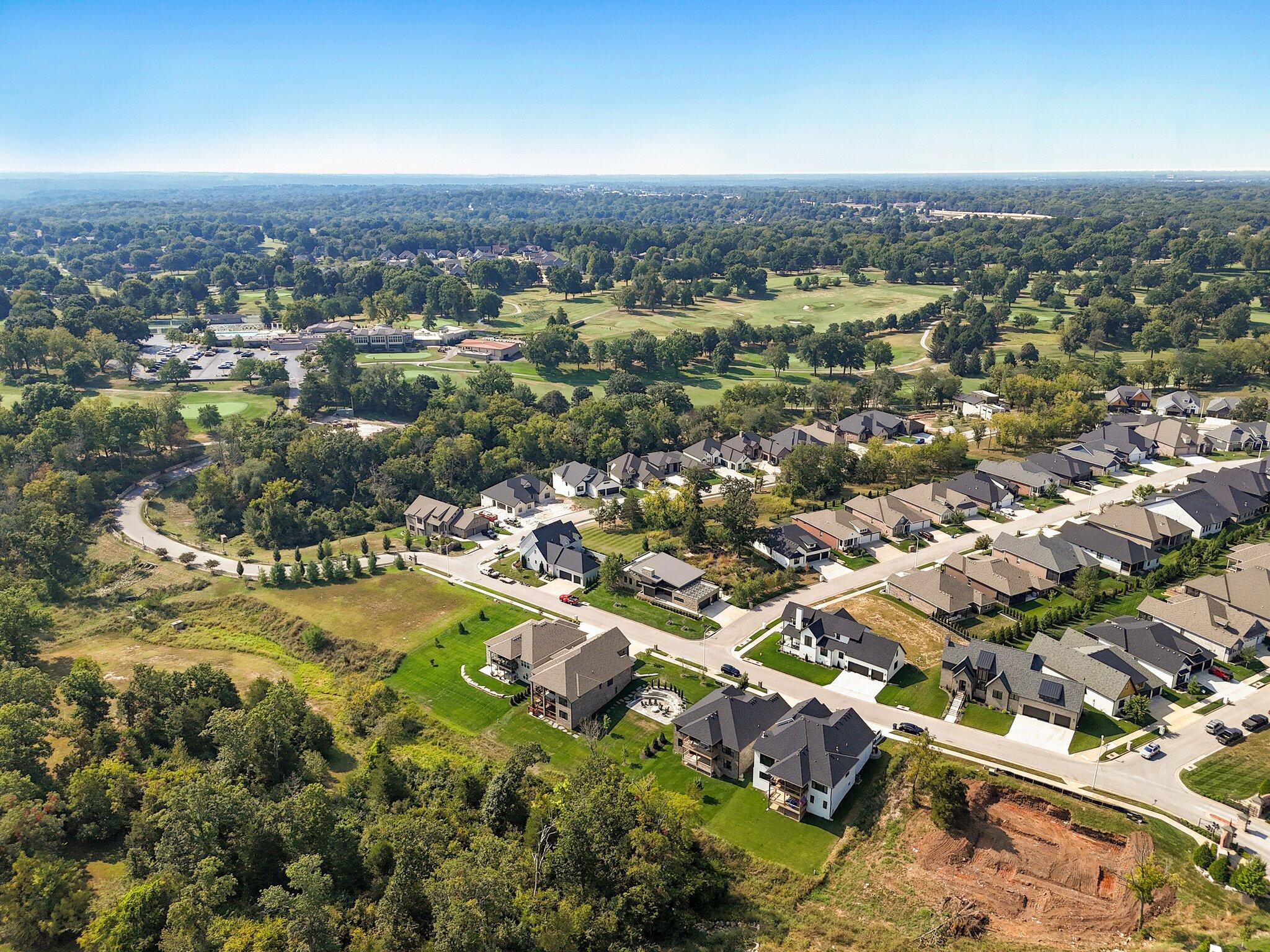 264 South Hickory Hills Boulevard Property Photo 54