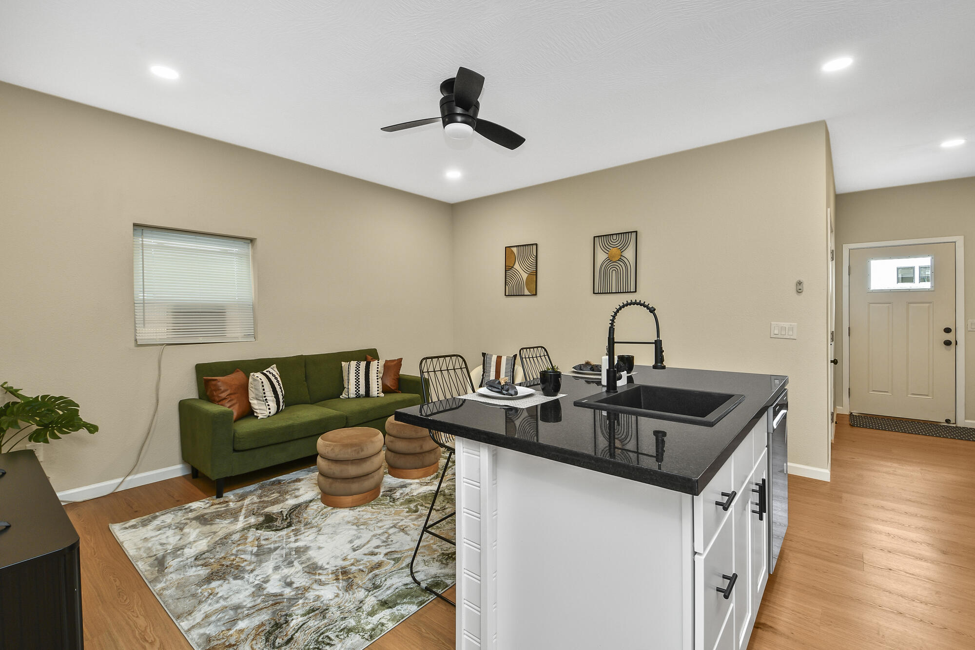 1220 East Pacific Street Property Photo 4