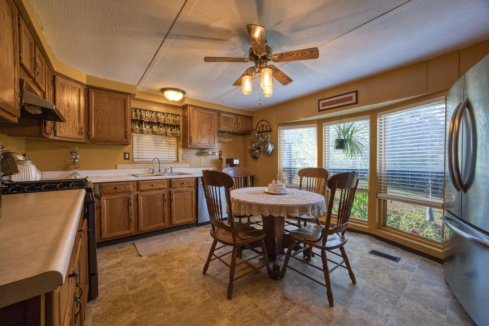 189 Harvard Drive Property Photo 4