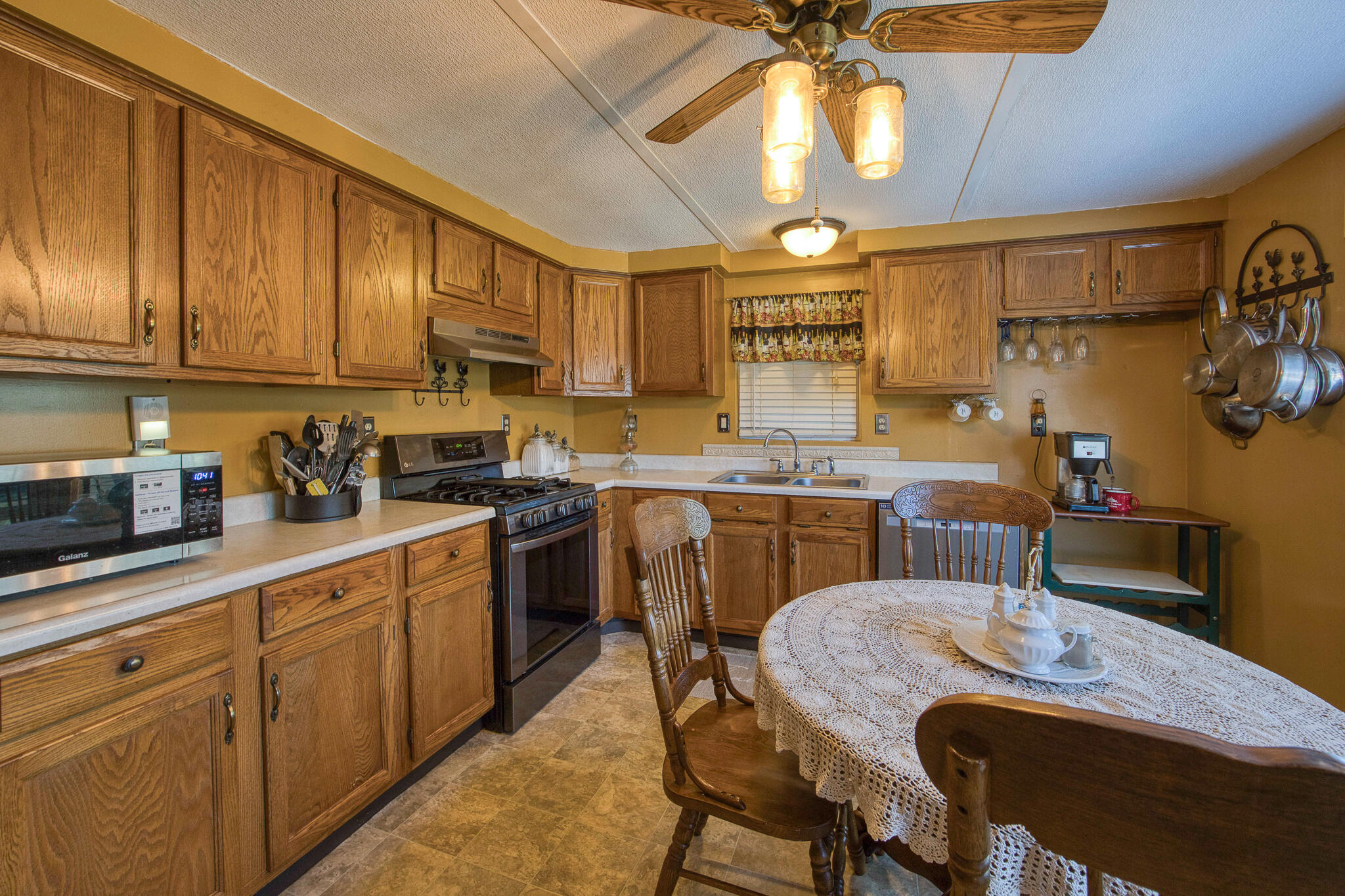 189 Harvard Drive Property Photo 5