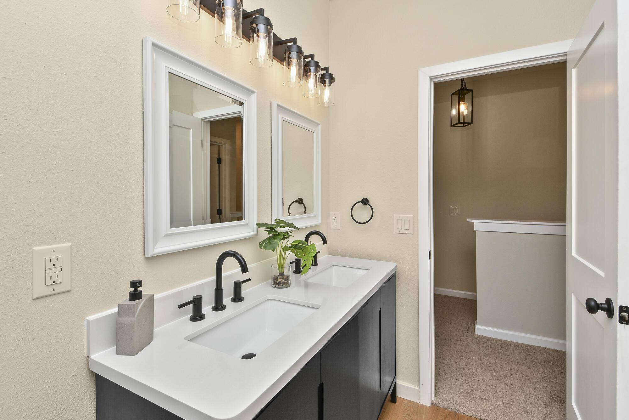 1220 East Pacific Street Property Photo 22