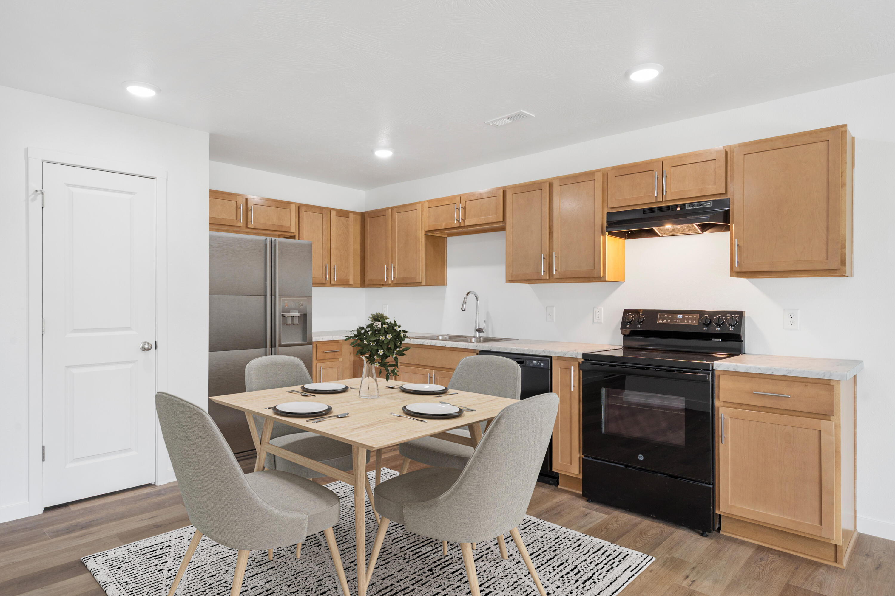 1053 West Madison Drive Property Photo 3