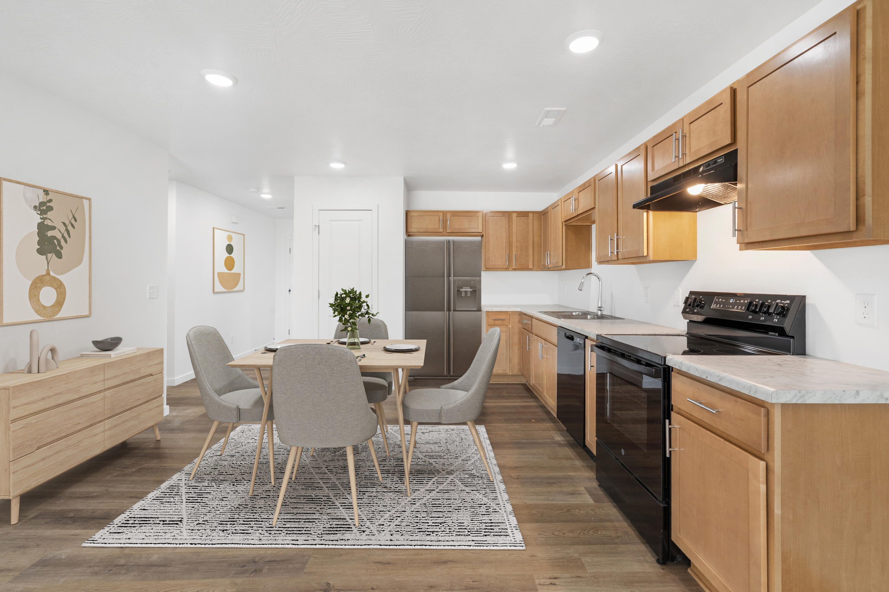 1053 West Madison Drive Property Photo 4