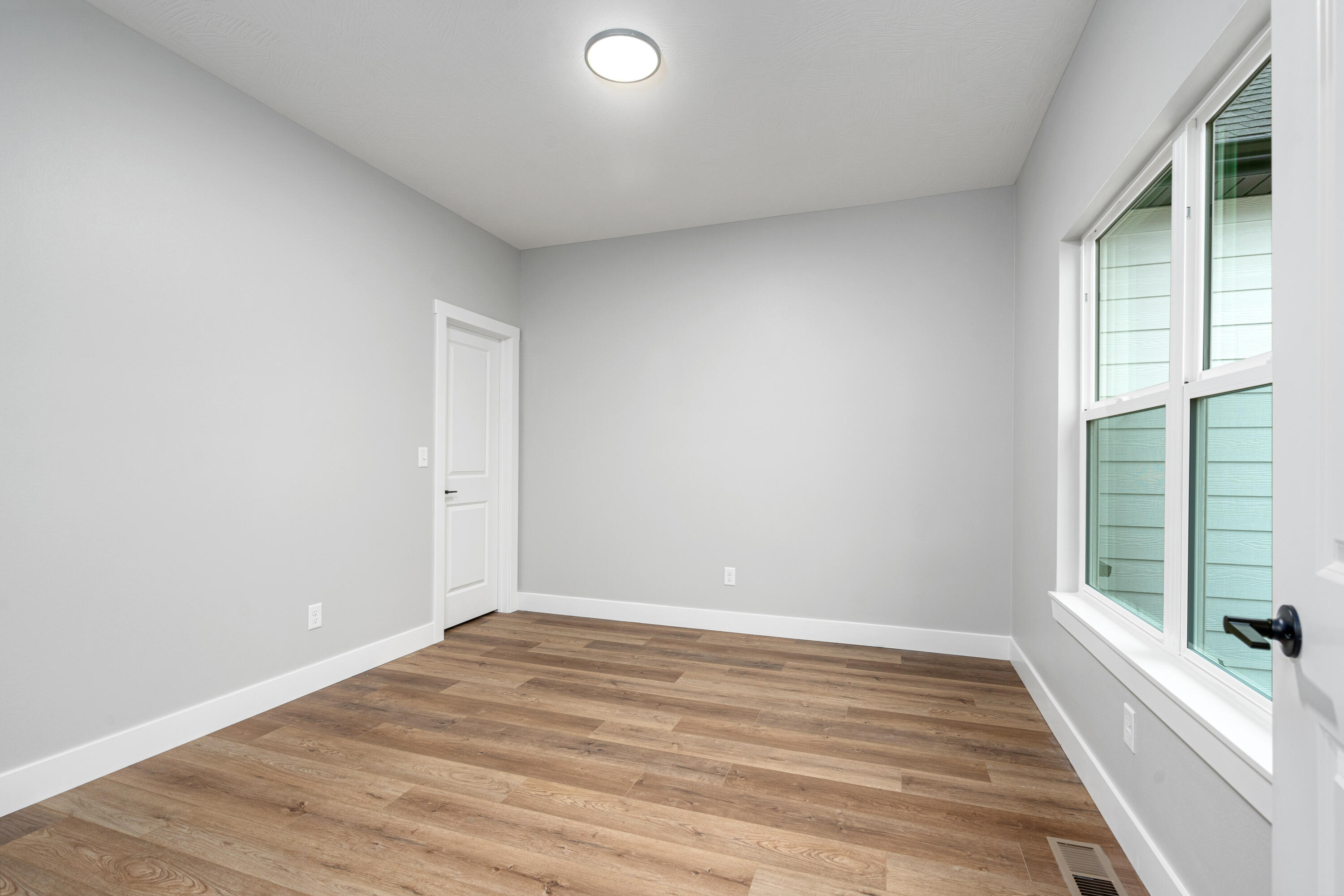 119 East Clayton Lane Property Photo 6