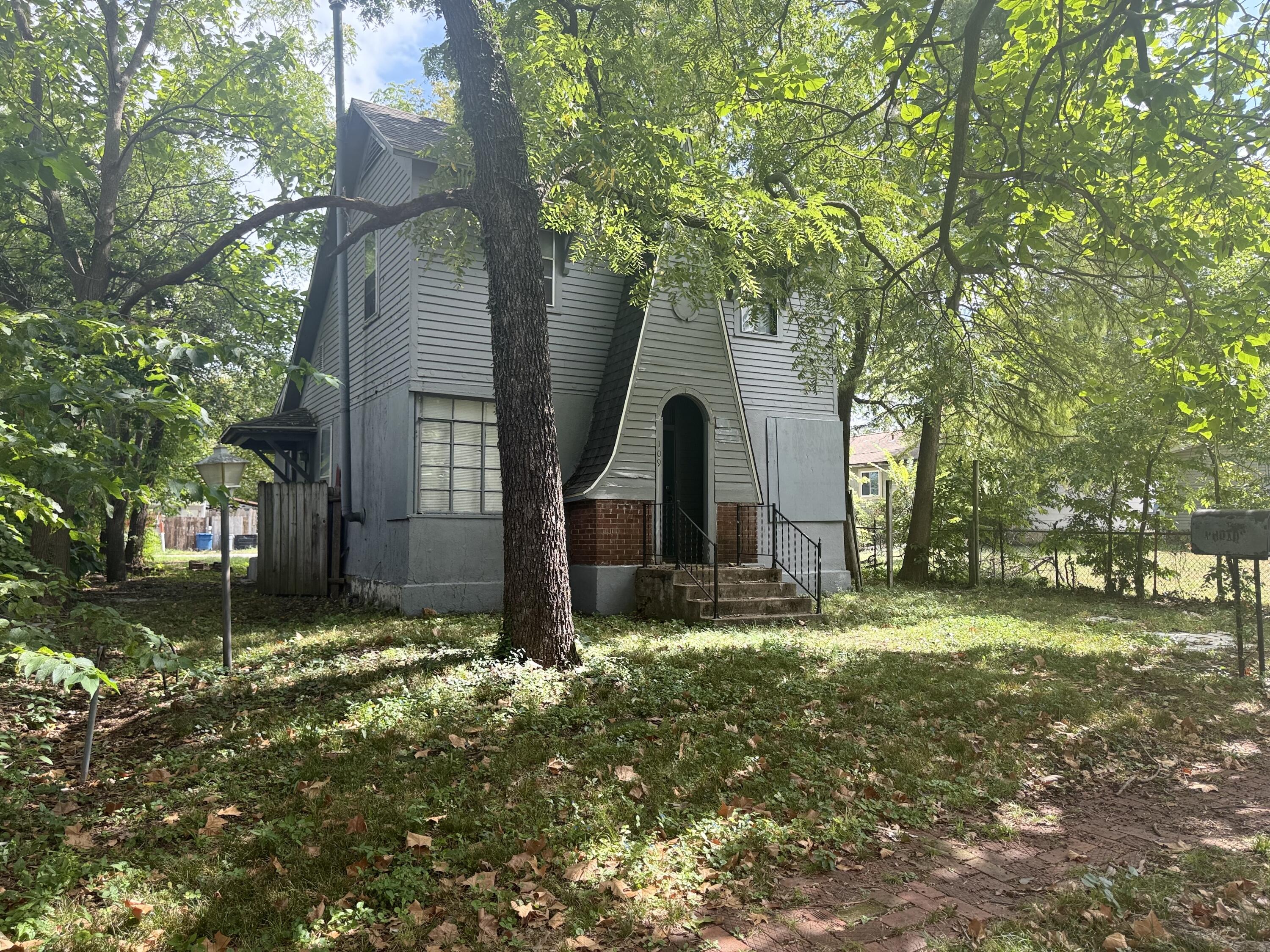 109 North Jackson Avenue Property Photo 1