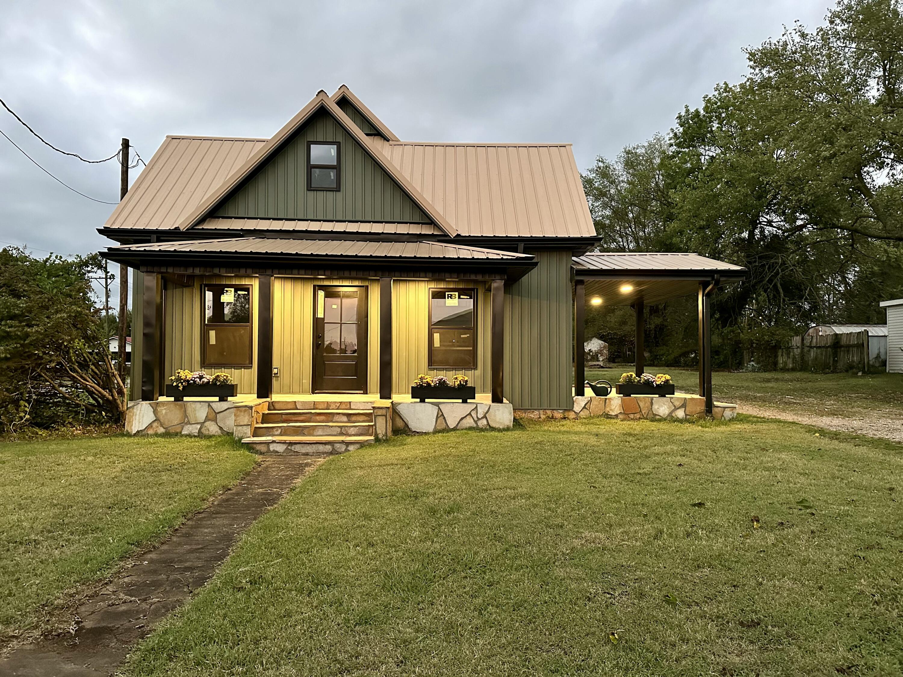 306 West 3rd Street Property Photo 1