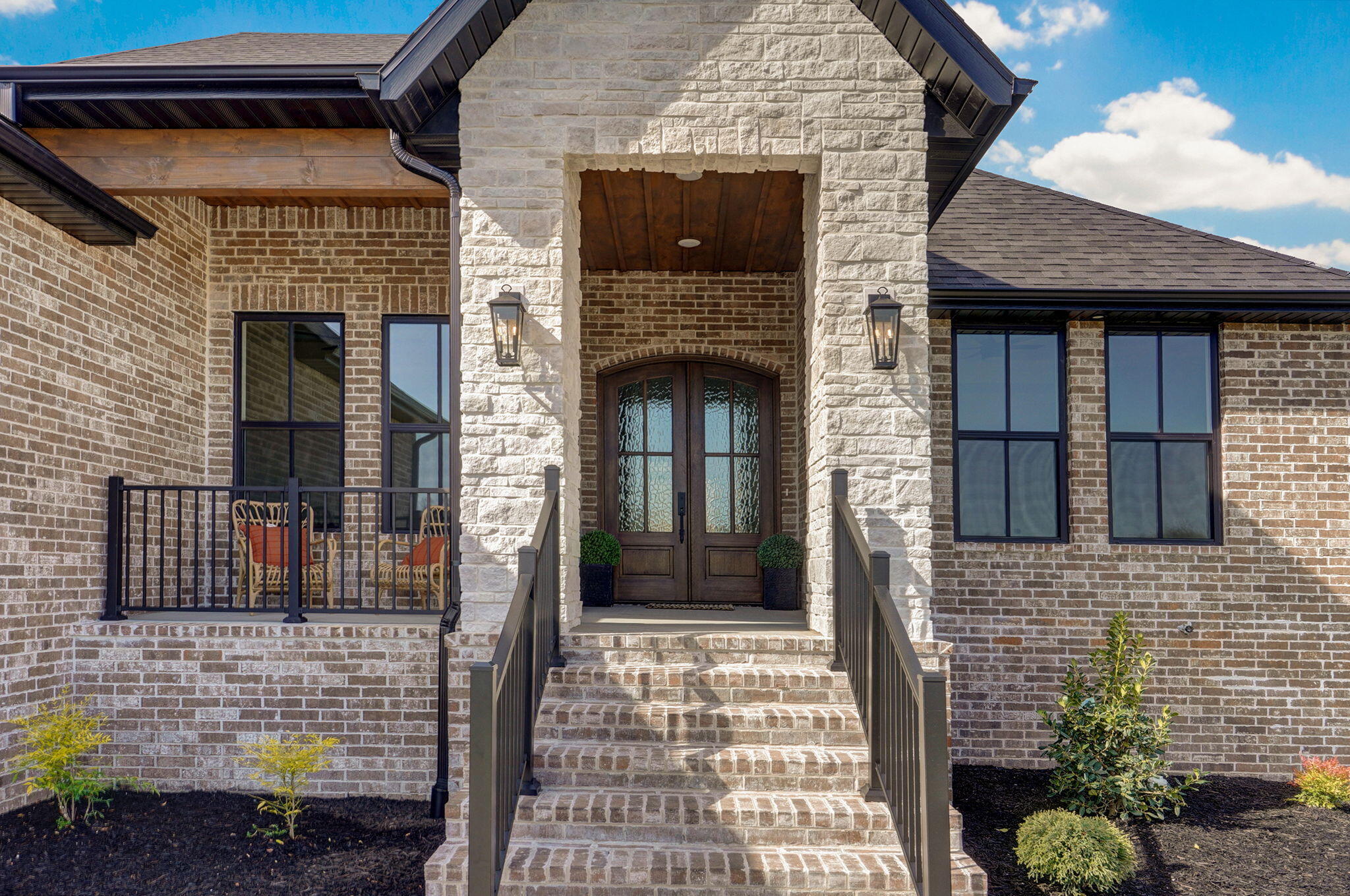 3945 East Woodhue Street Property Photo 4