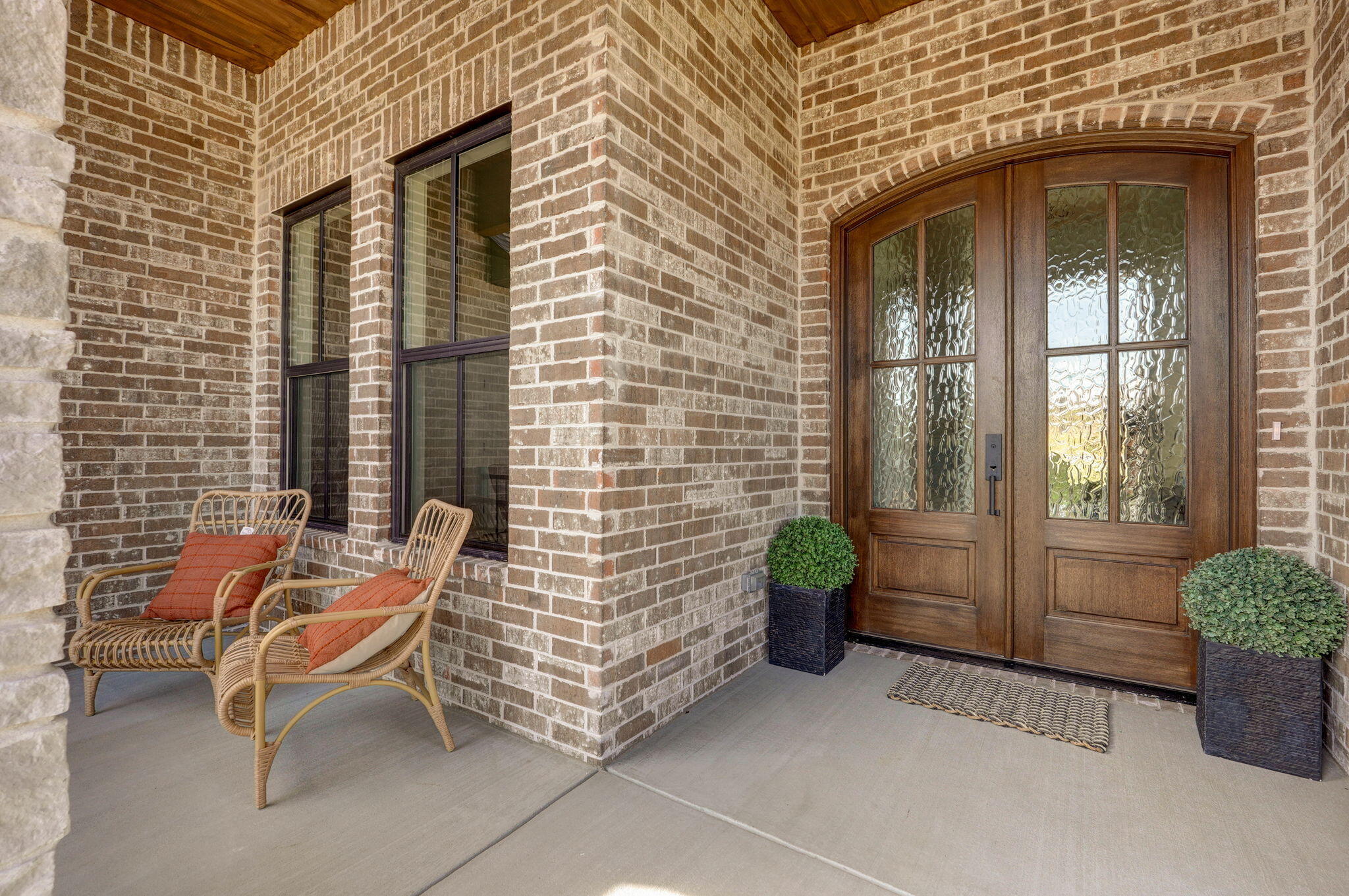 3945 East Woodhue Street Property Photo 5