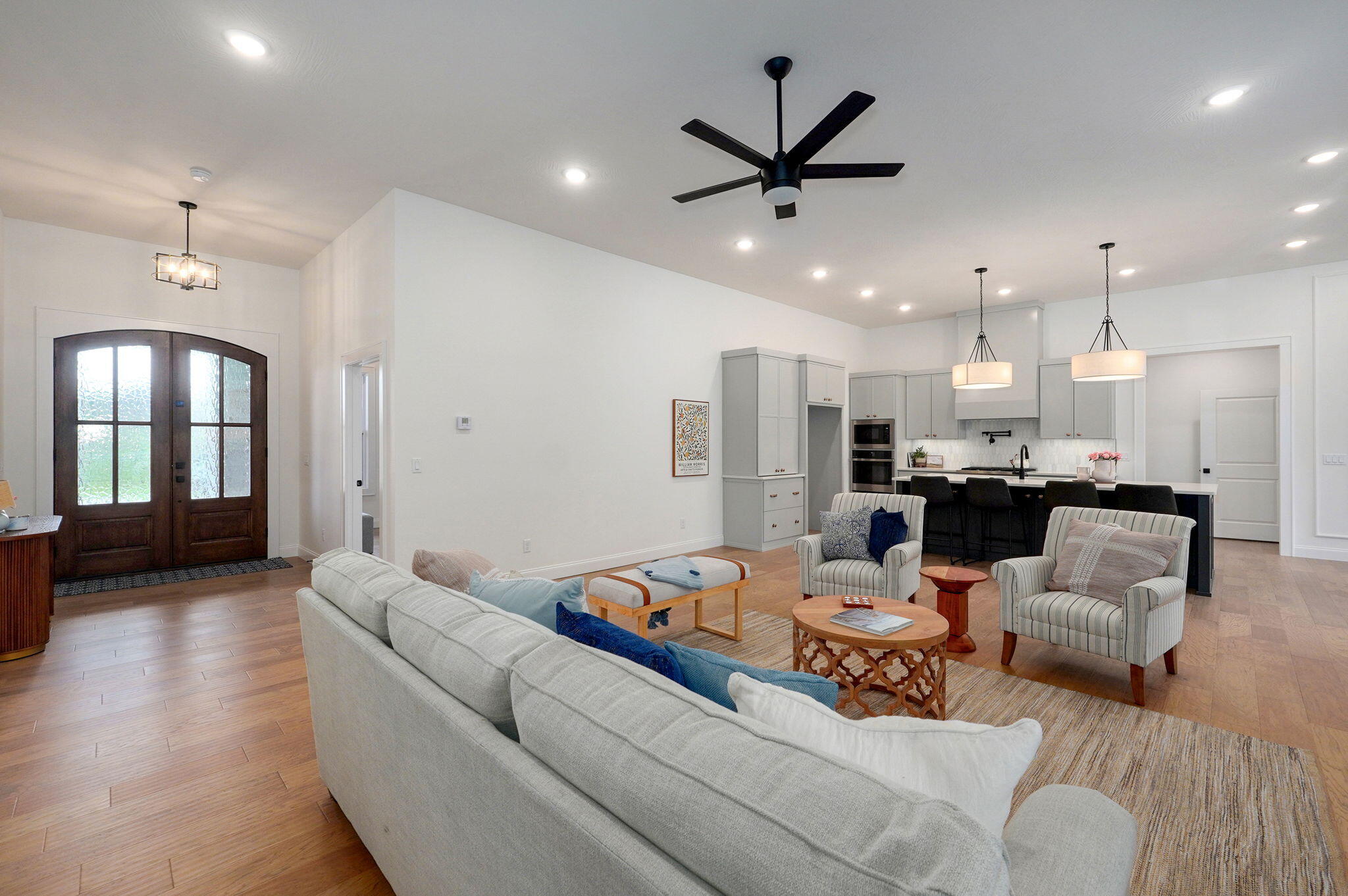 3945 East Woodhue Street Property Photo 8