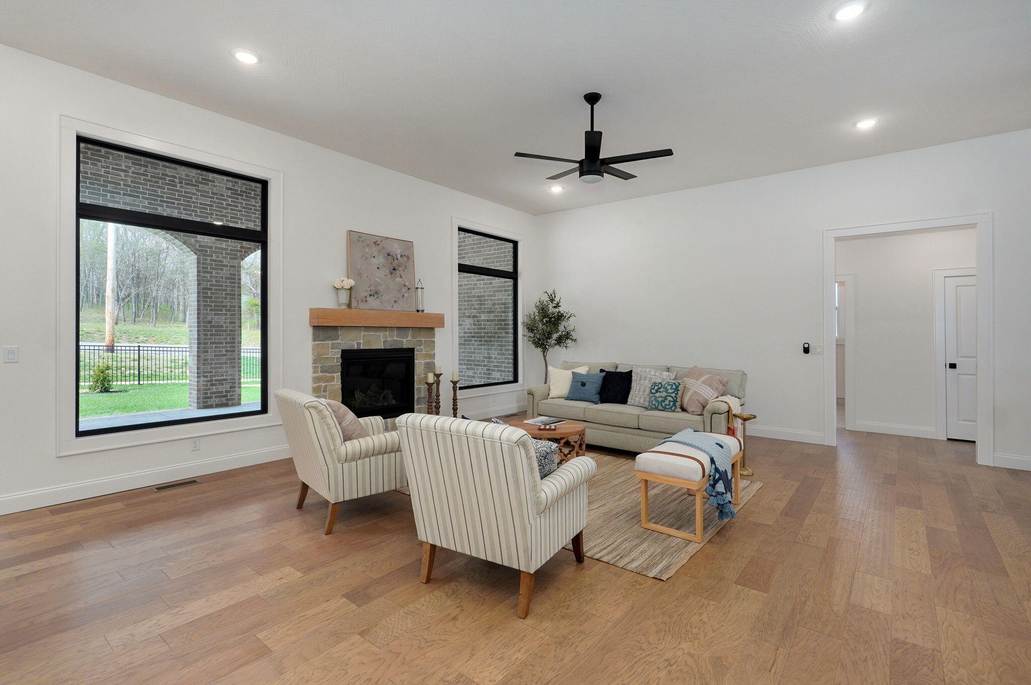 3945 East Woodhue Street Property Photo 9