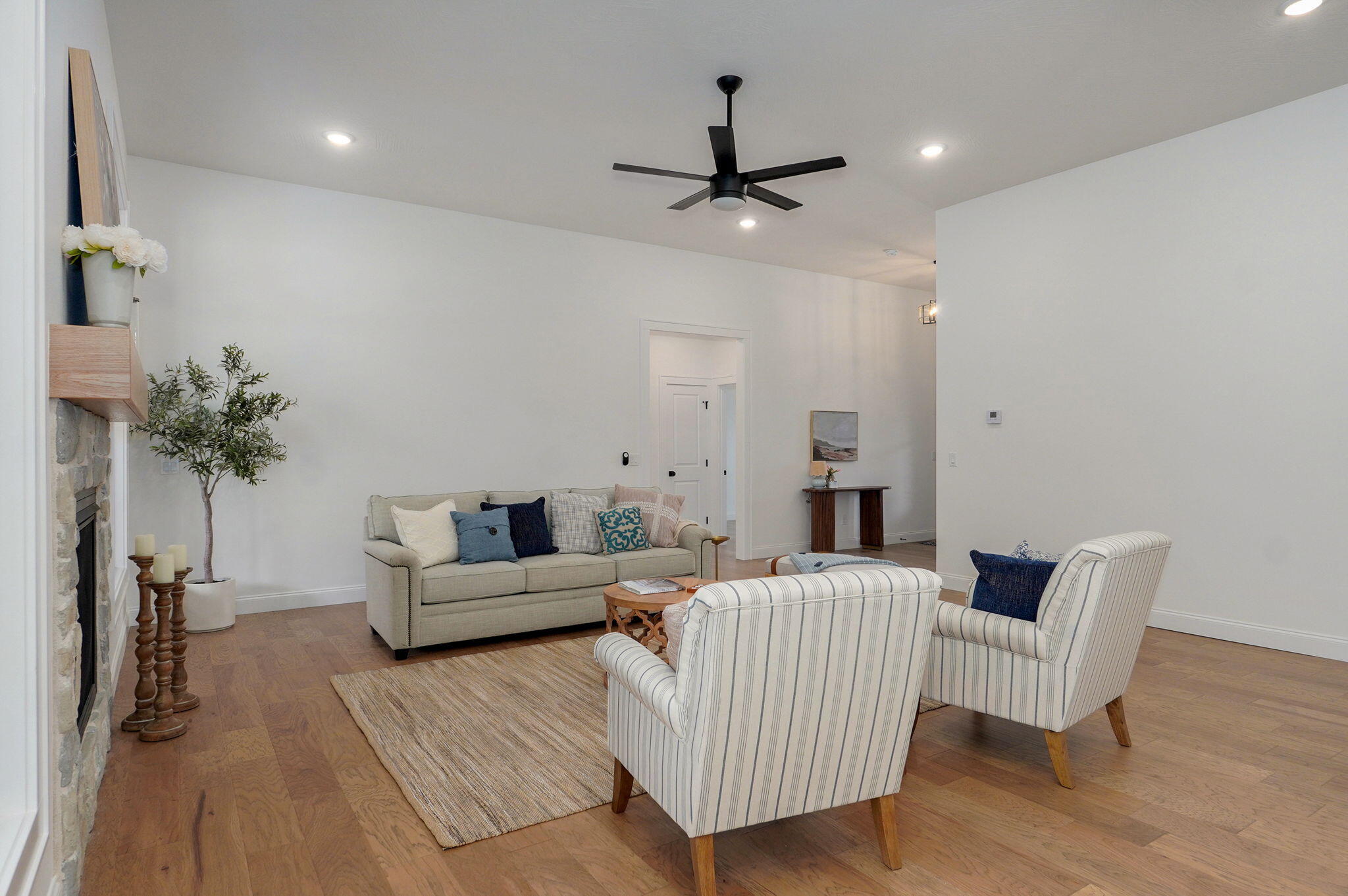 3945 East Woodhue Street Property Photo 10