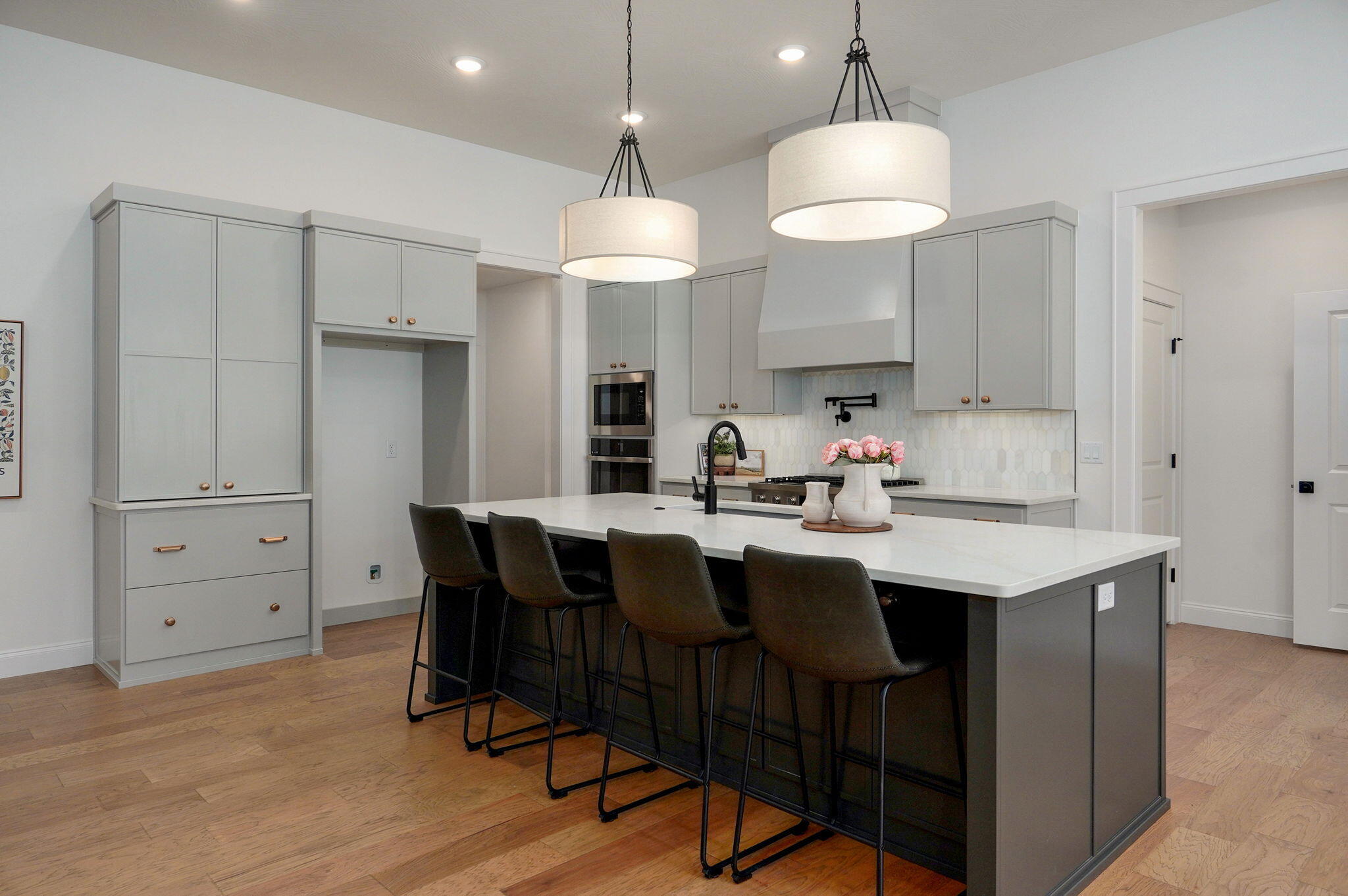 3945 East Woodhue Street Property Photo 13