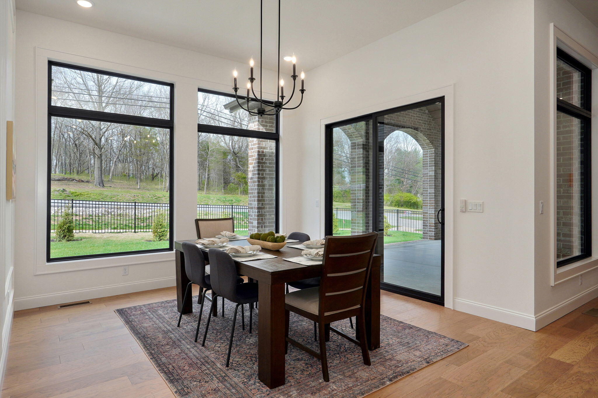 3945 East Woodhue Street Property Photo 15