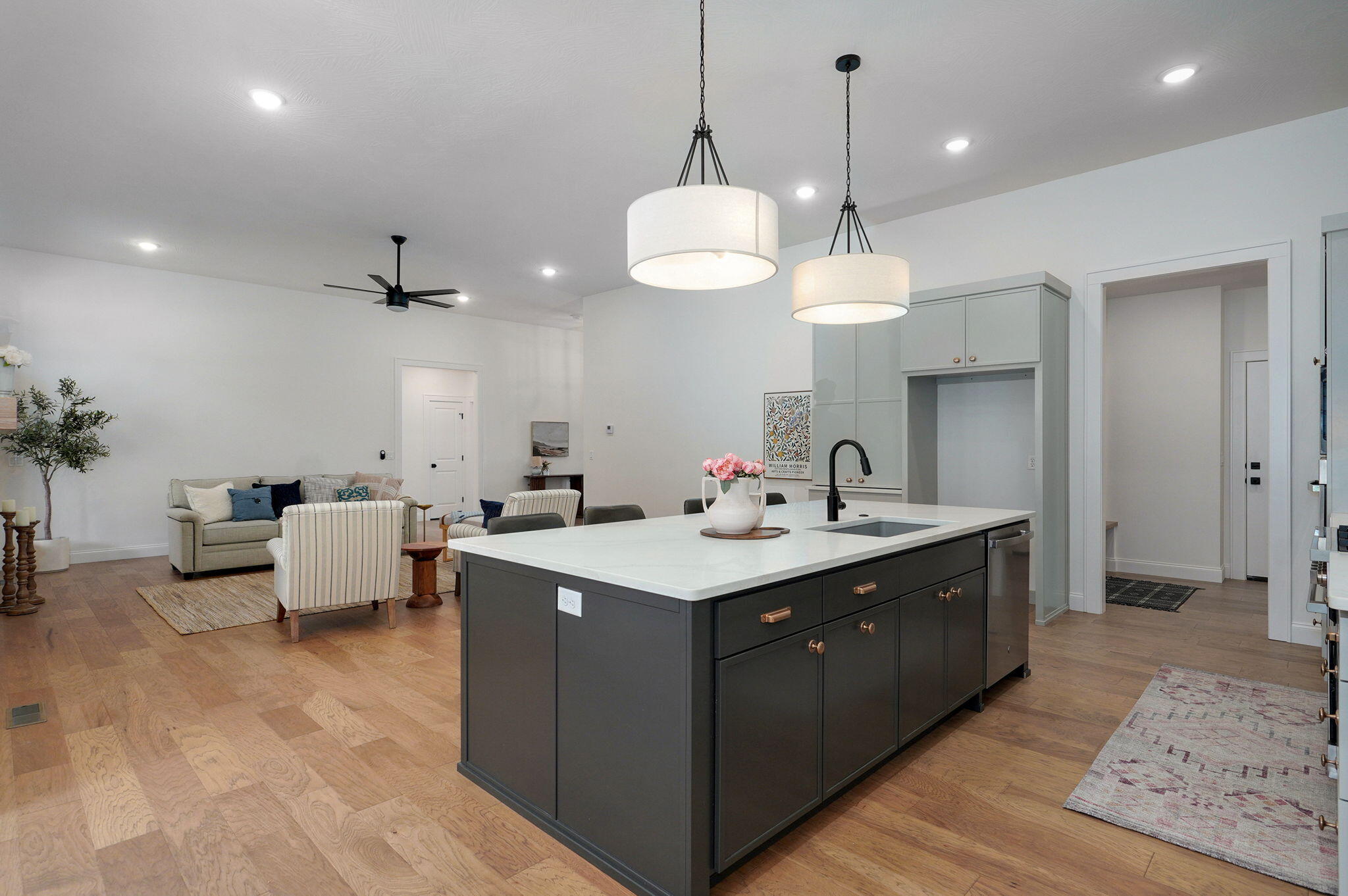 3945 East Woodhue Street Property Photo 16