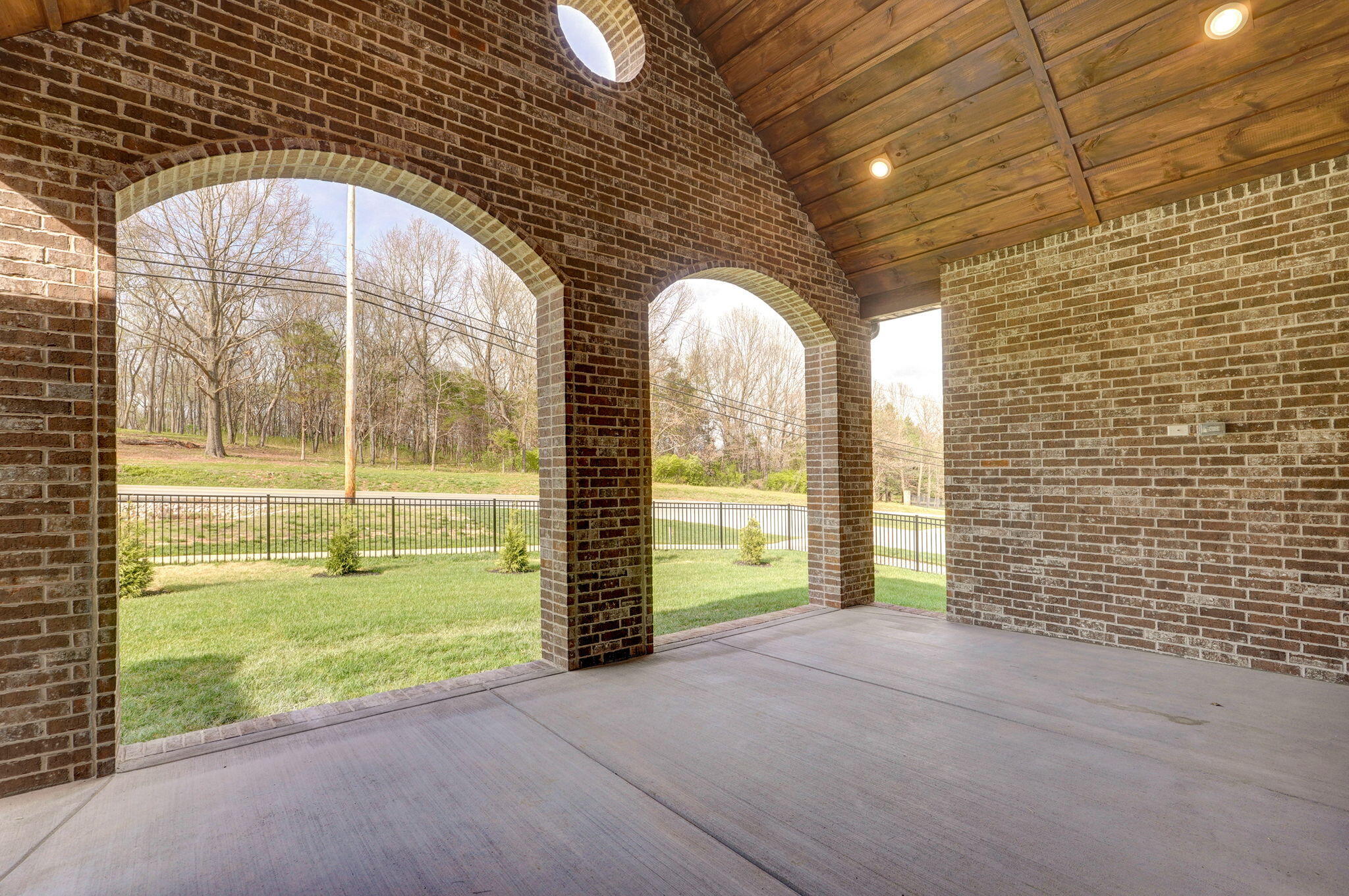 3945 East Woodhue Street Property Photo 38