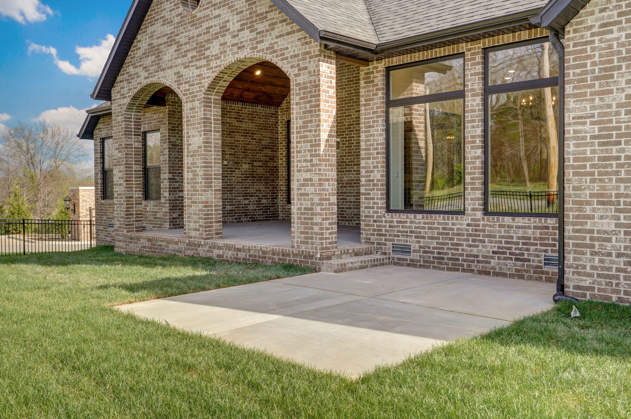 3945 East Woodhue Street Property Photo 40