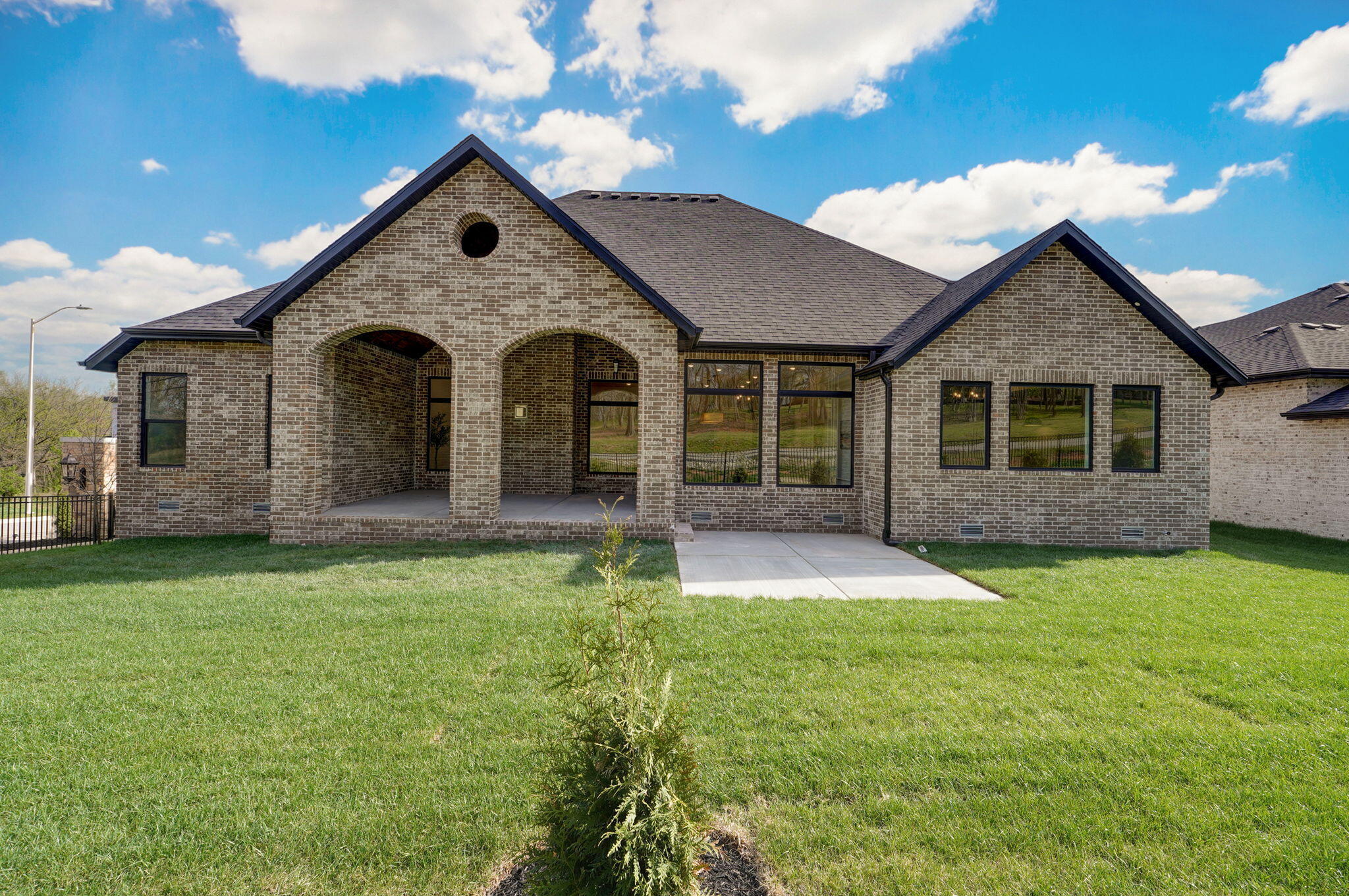 3945 East Woodhue Street Property Photo 42