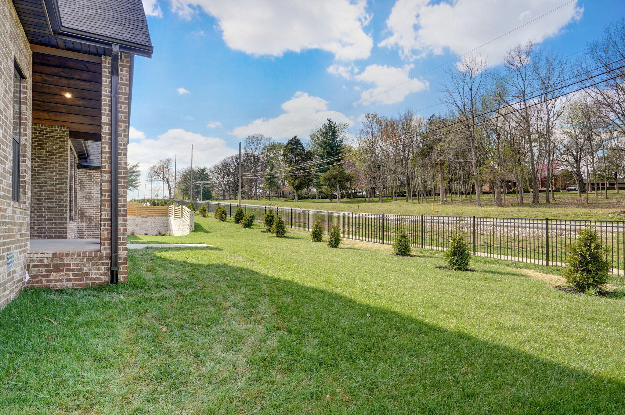 3945 East Woodhue Street Property Photo 44