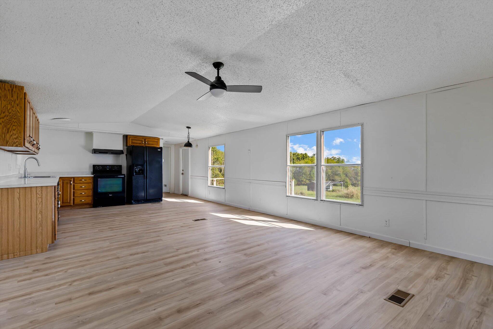 1494 County Road 2690 Property Photo 6