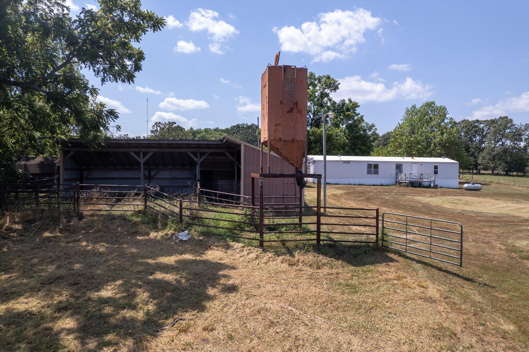 1494 County Road 2690 Property Photo 21