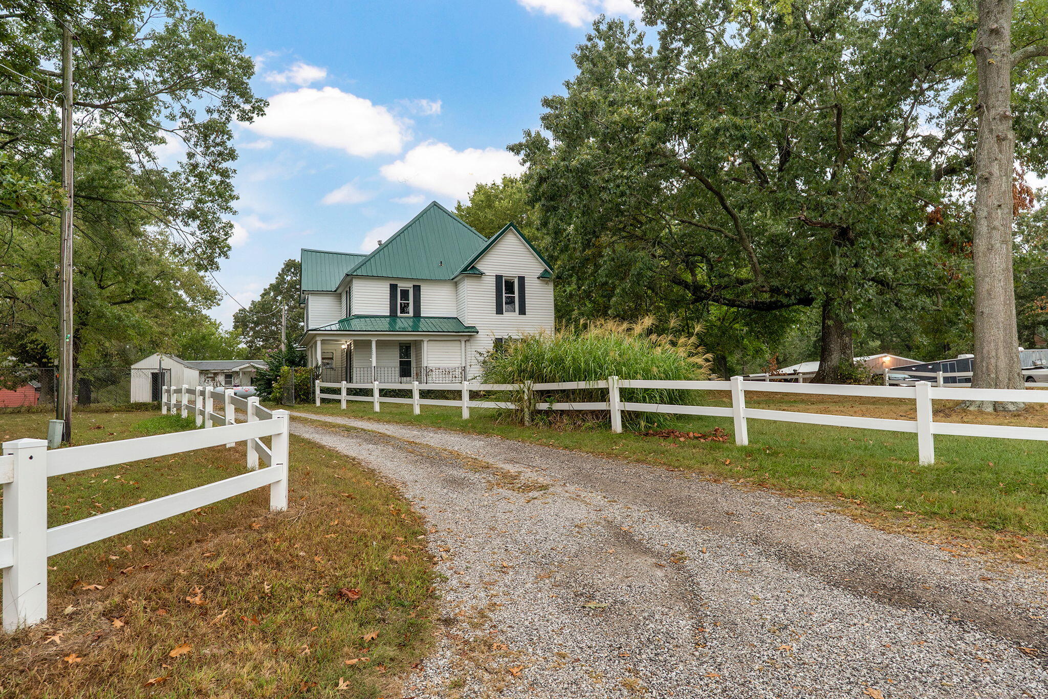1642 West Inman Road Property Photo 1