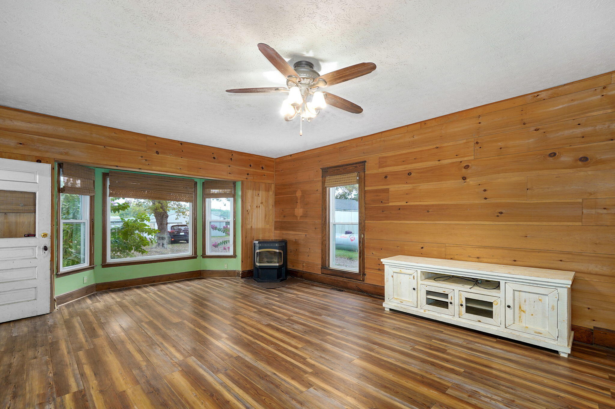 1642 West Inman Road Property Photo 4