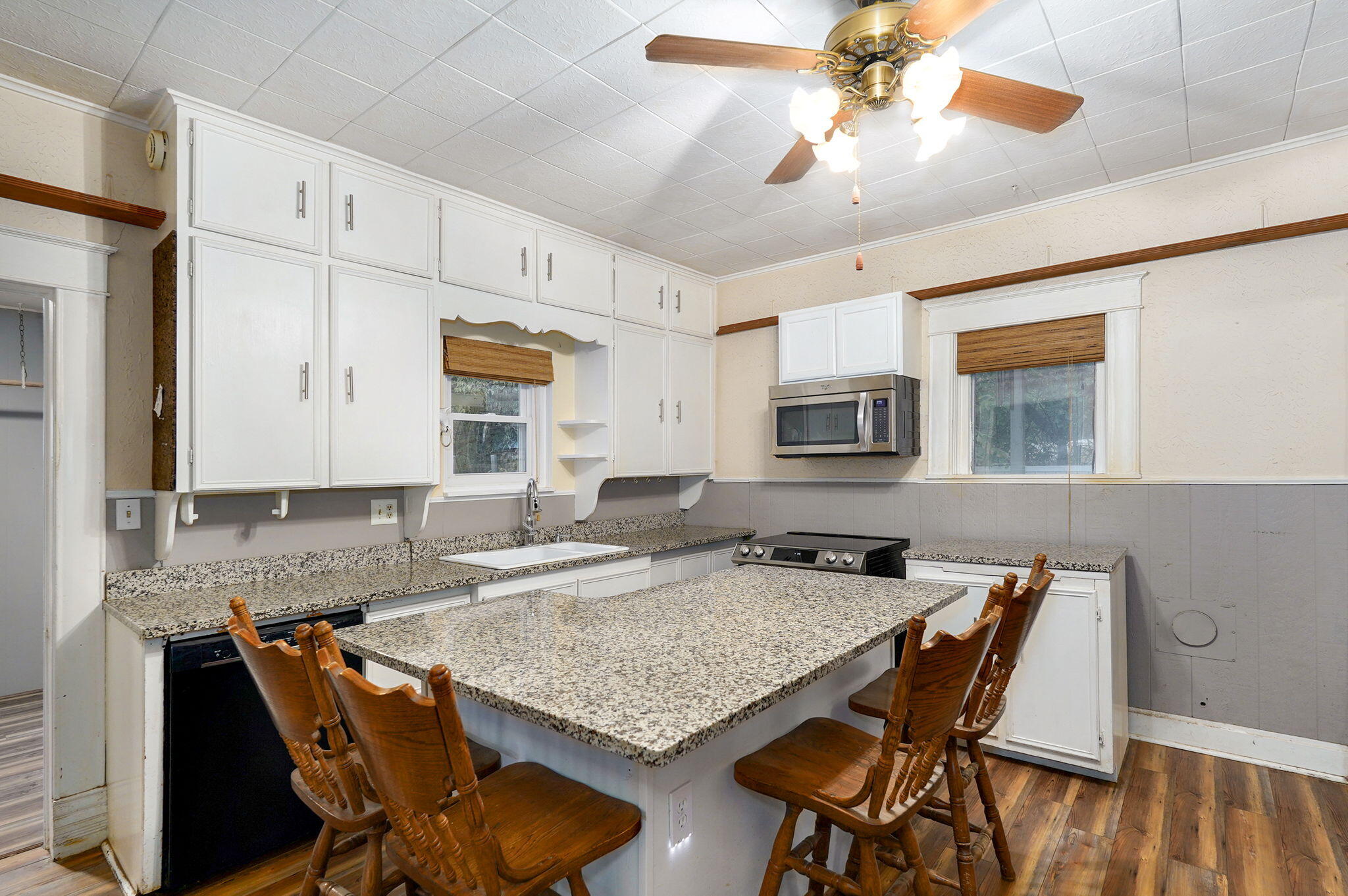 1642 West Inman Road Property Photo 9