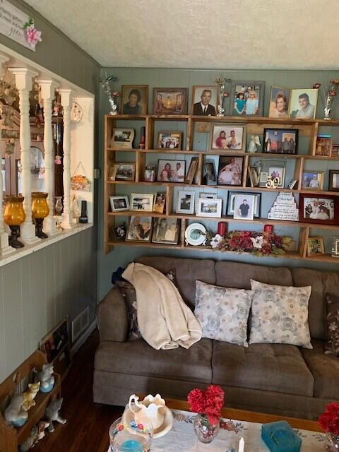 530 West Commercial Street Property Photo 6