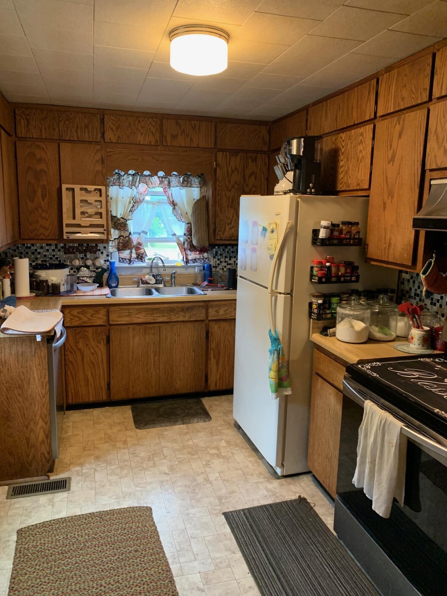 530 West Commercial Street Property Photo 8