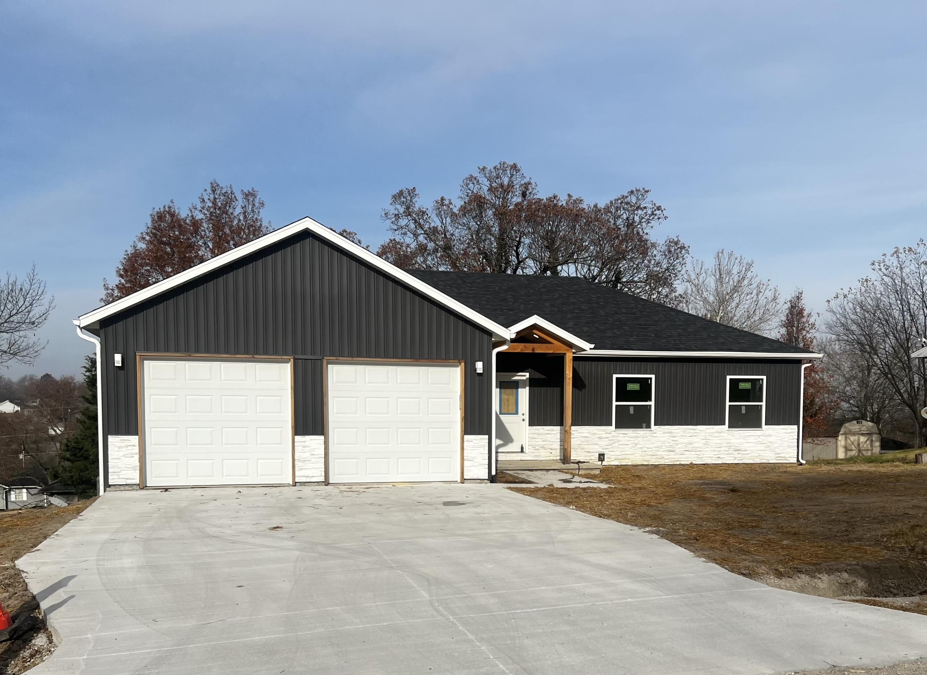 565 North White Oak St Street Property Photo 1