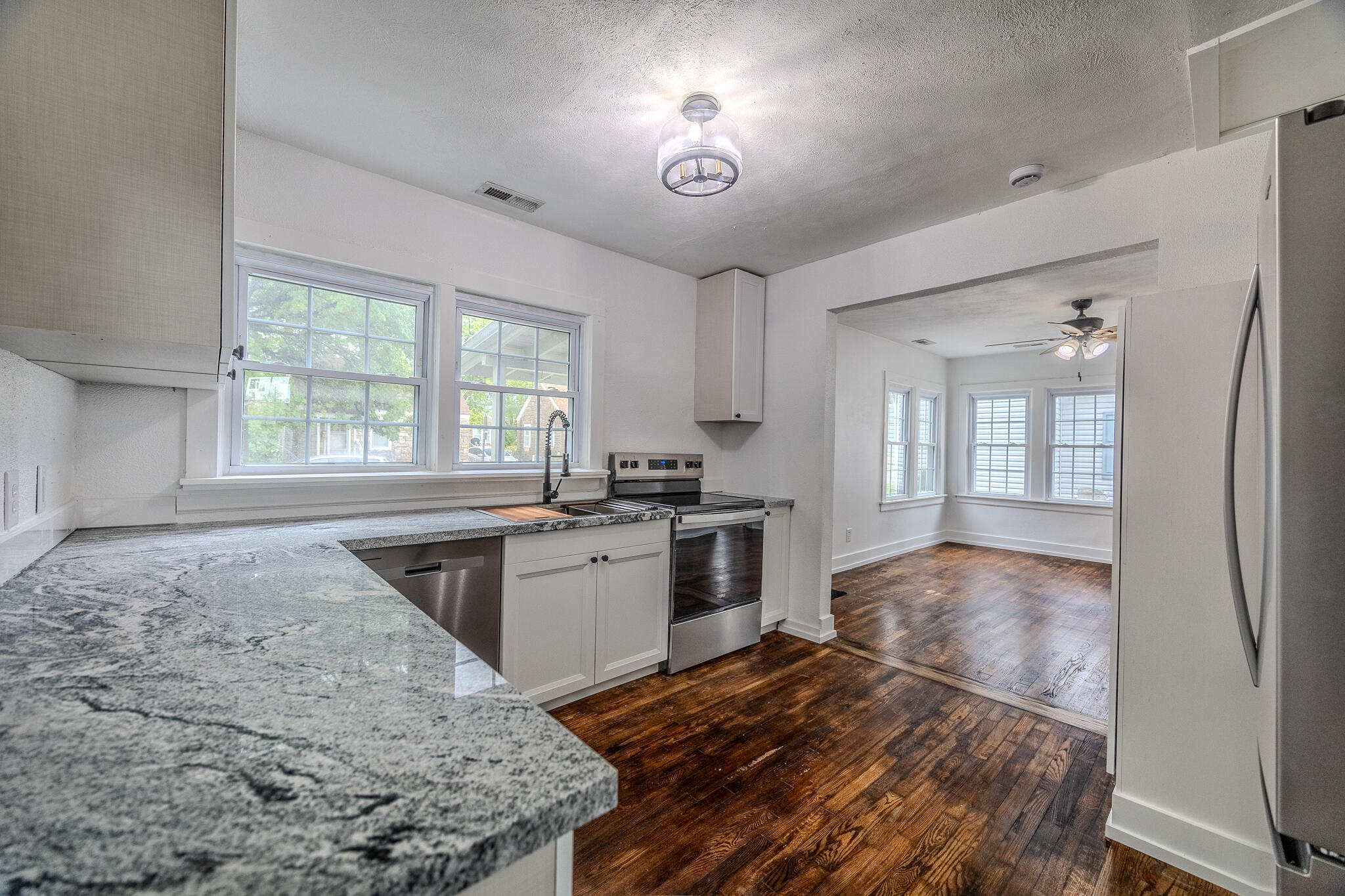 207 North Forest Avenue Property Photo 8