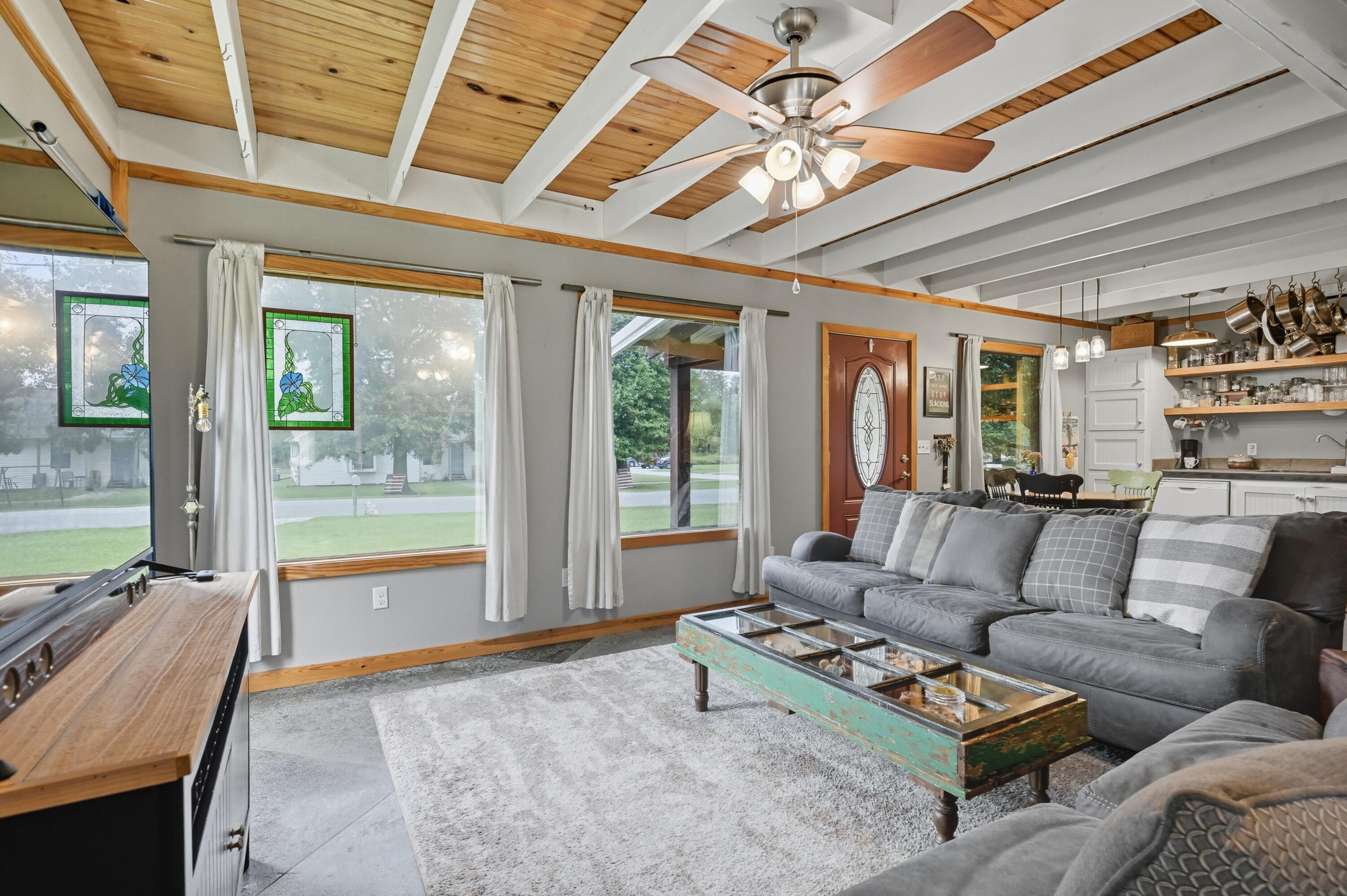 108 North Janice Street Property Photo 3