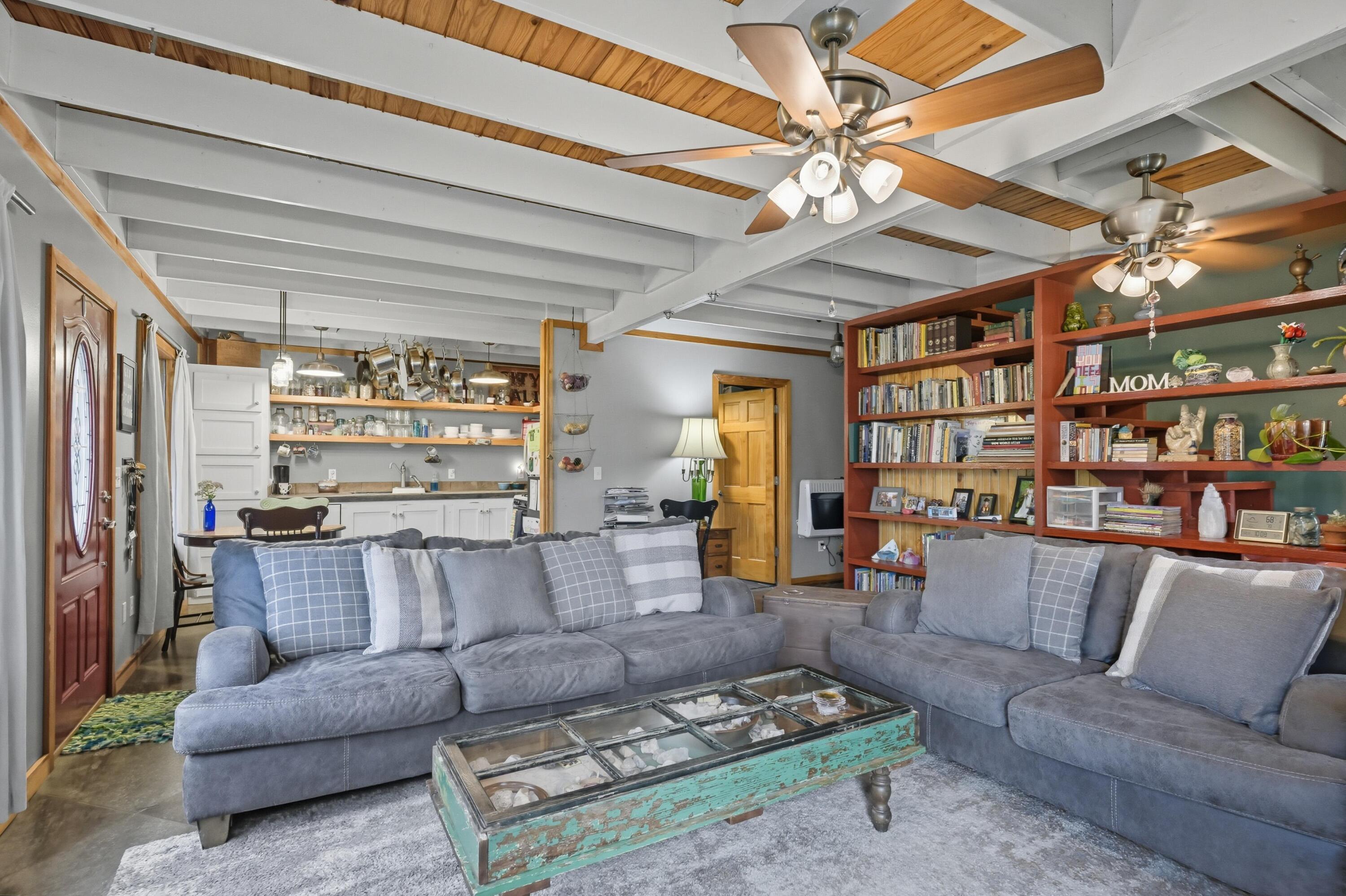 108 North Janice Street Property Photo 4