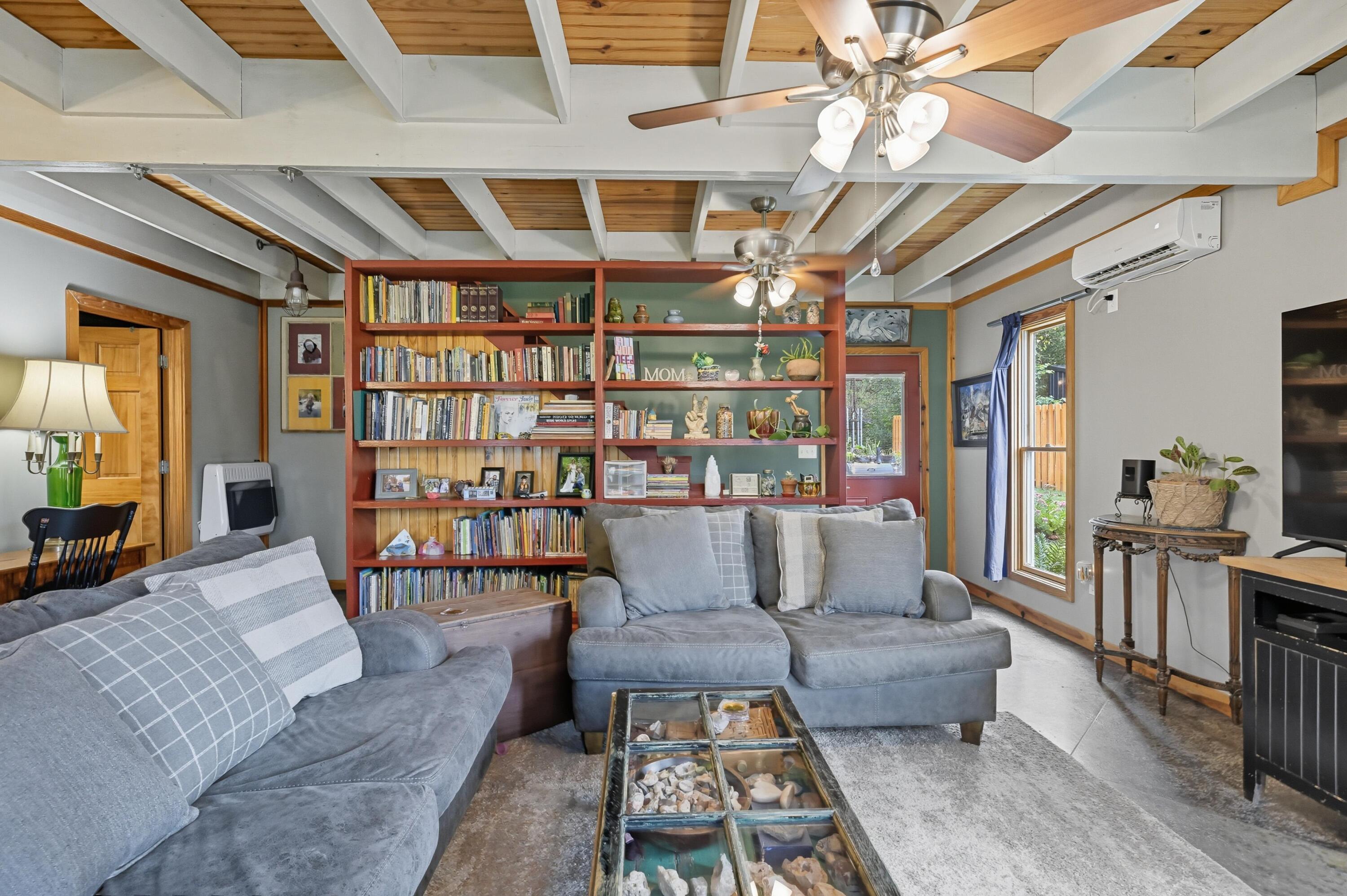 108 North Janice Street Property Photo 5