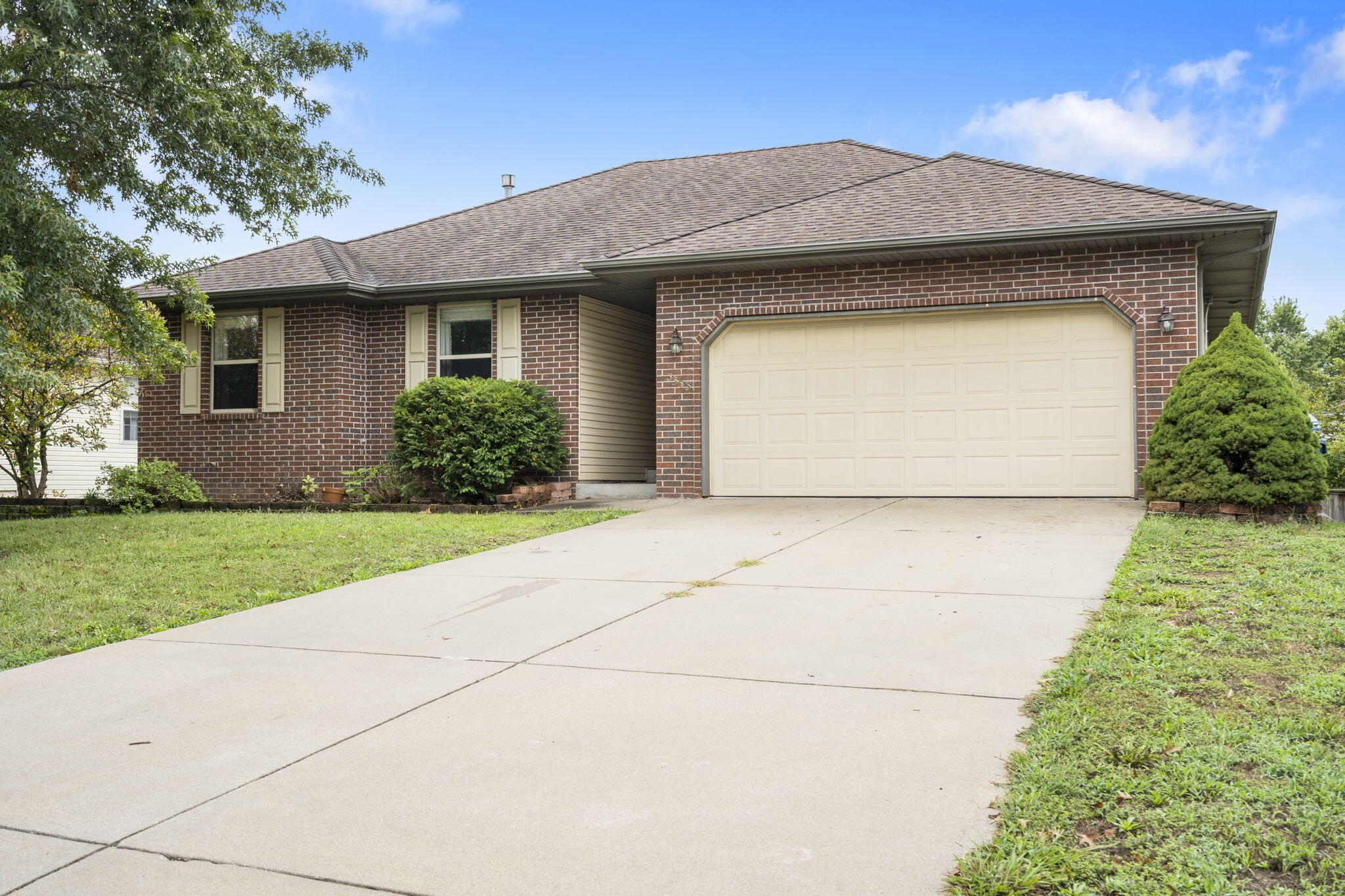 5333 South Honeysuckle Lane Property Photo 1