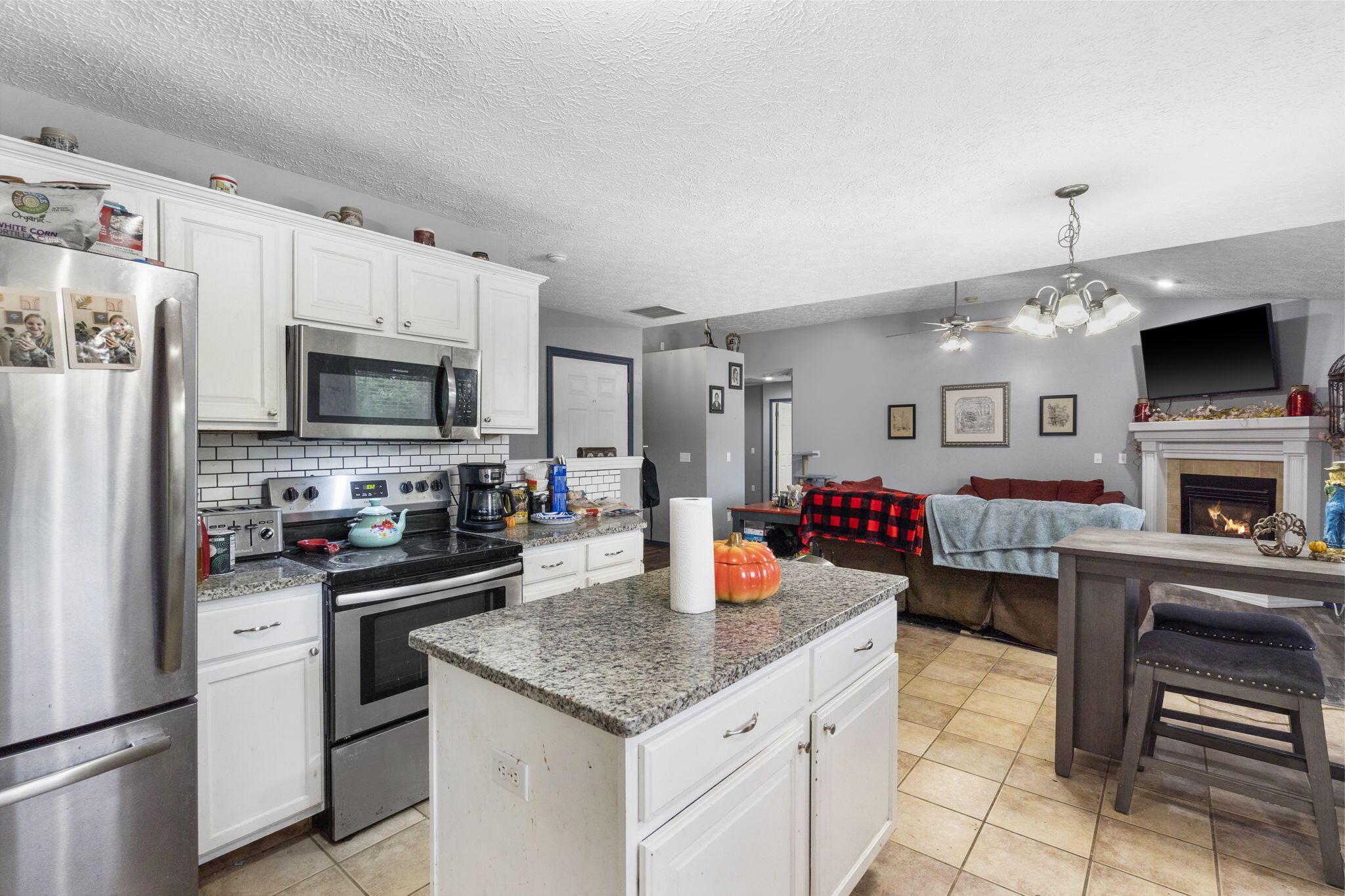 5333 South Honeysuckle Lane Property Photo 3