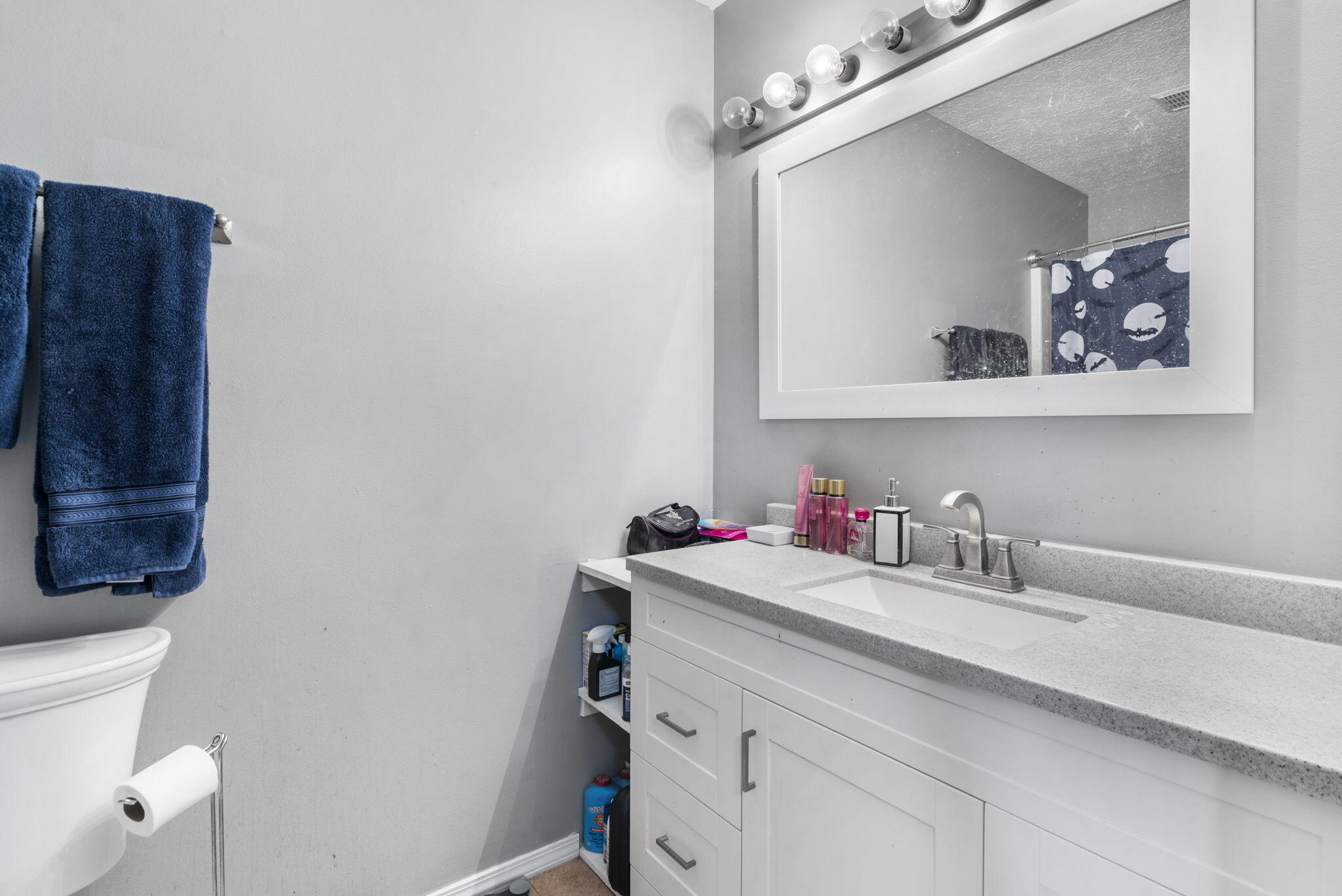 5333 South Honeysuckle Lane Property Photo 8