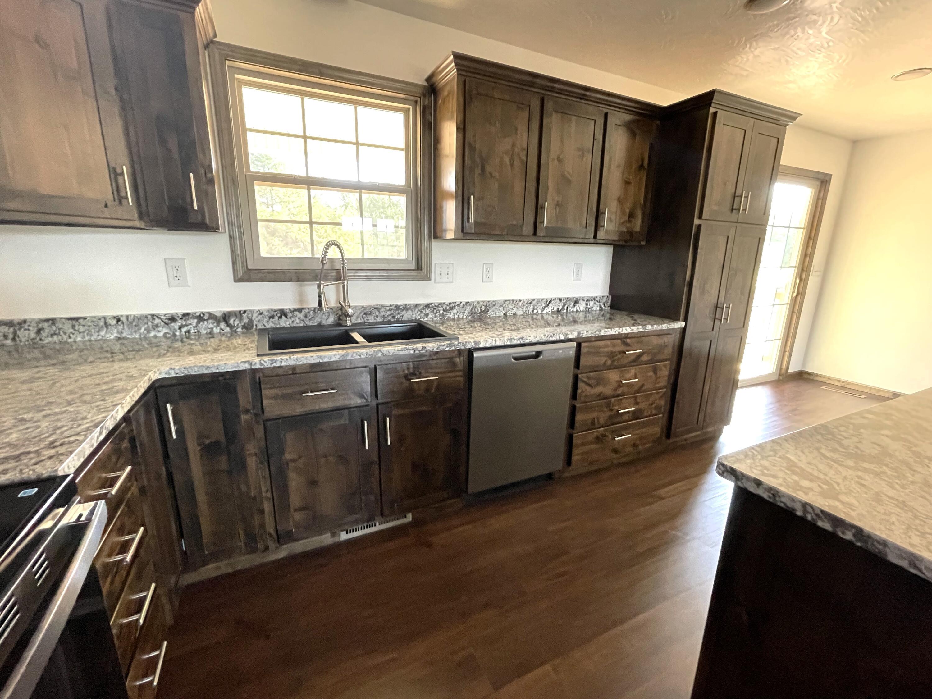 128 Somerset Road Property Photo 9