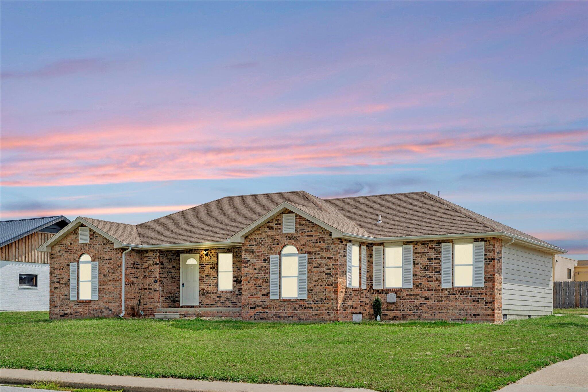 702 East Buffalo Street Property Photo 1