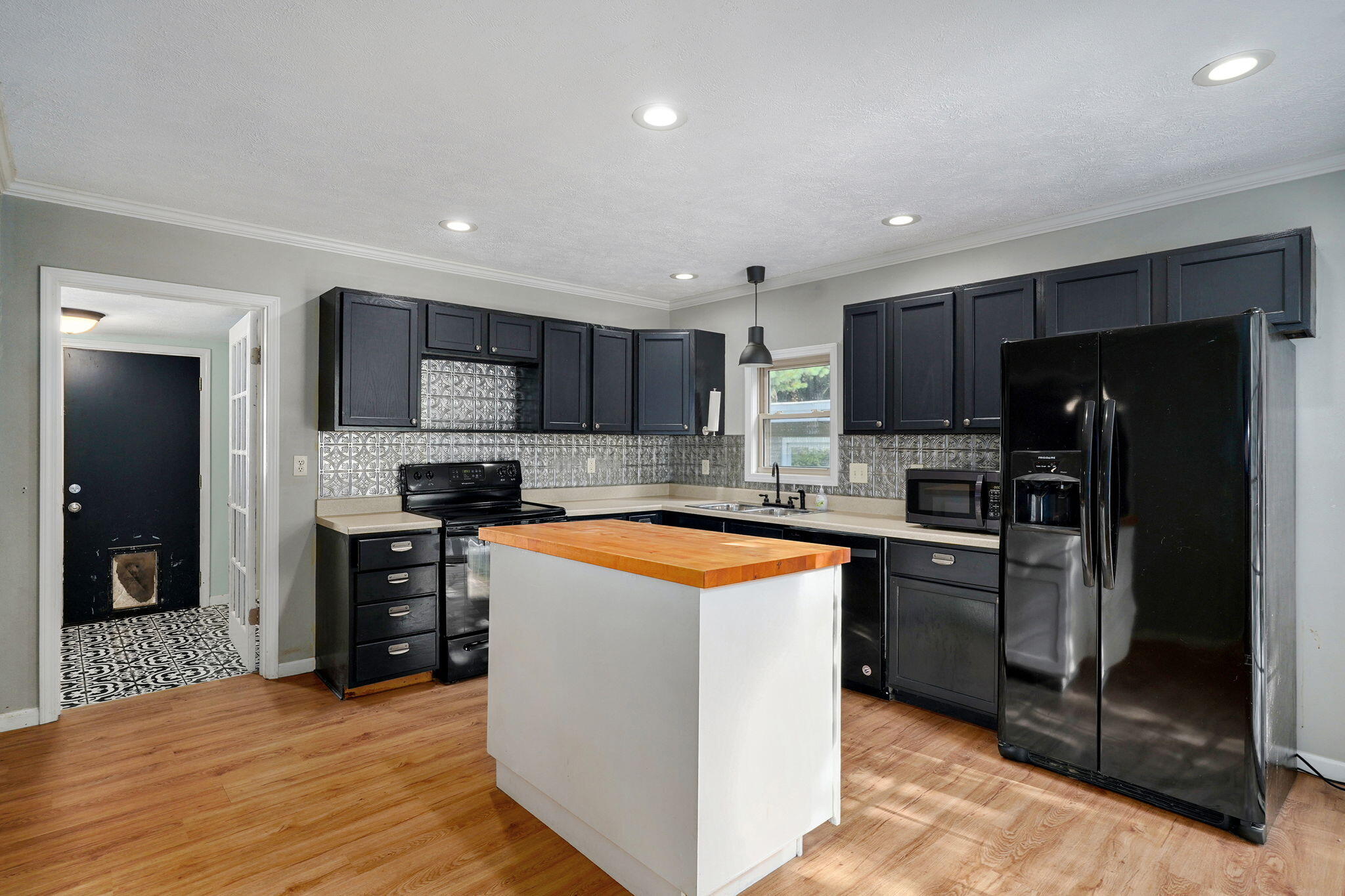 533 North Main Street Property Photo 8