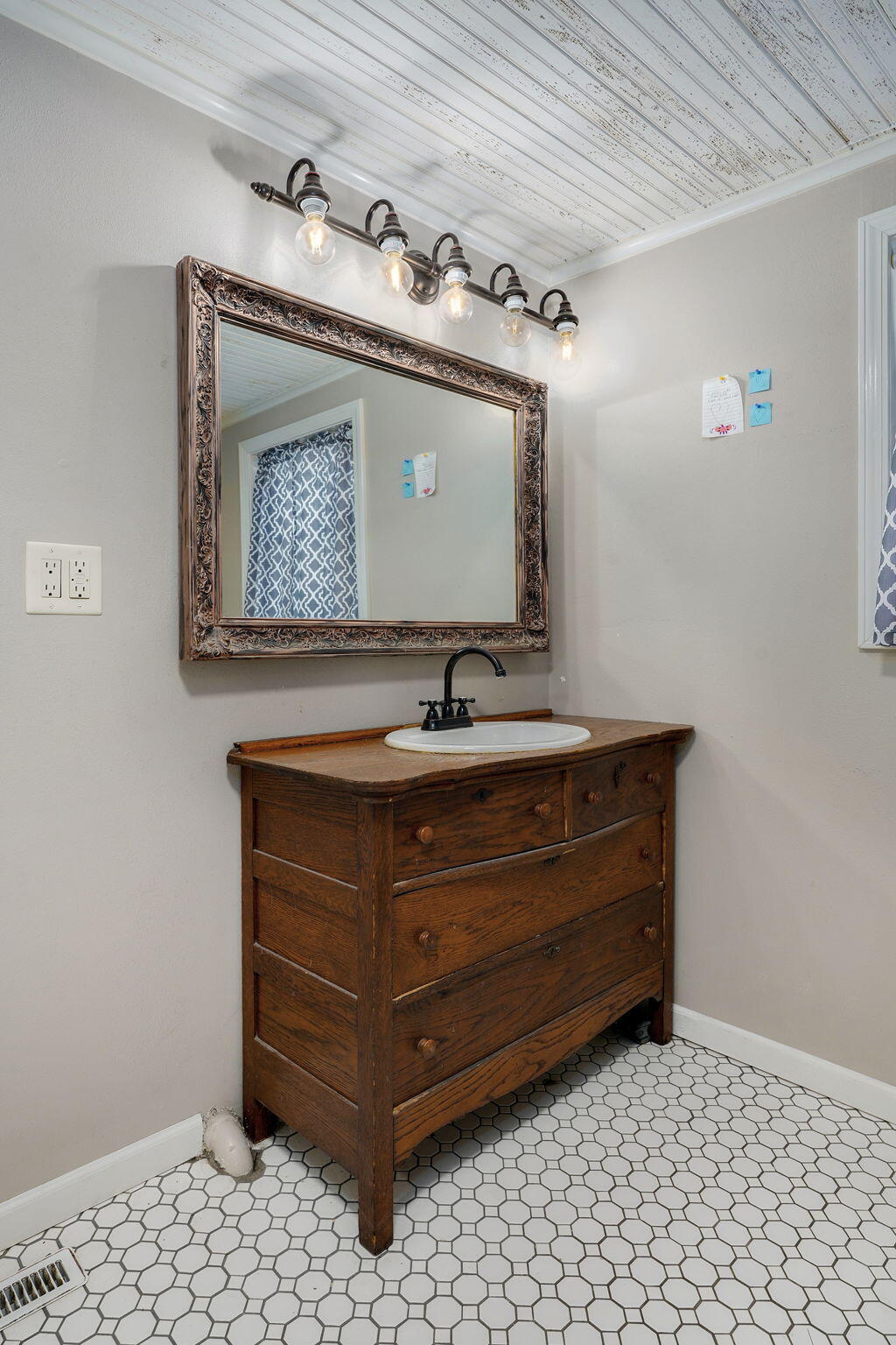 533 North Main Street Property Photo 14