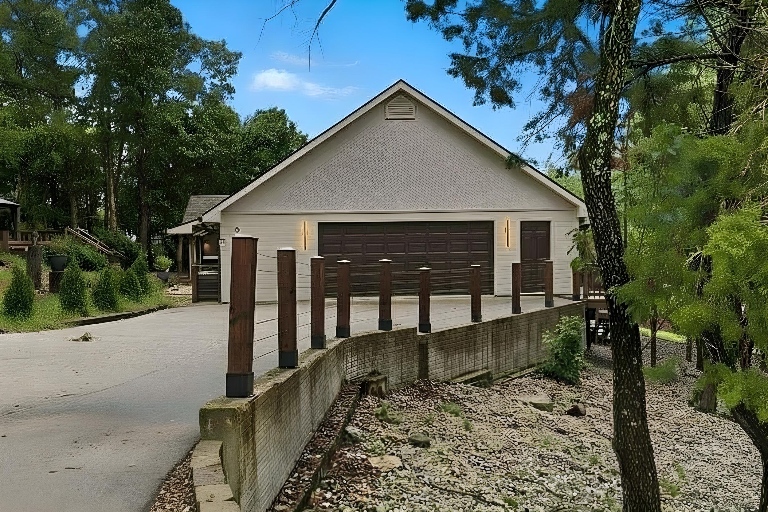 365 Plaza Drive Property Photo 3