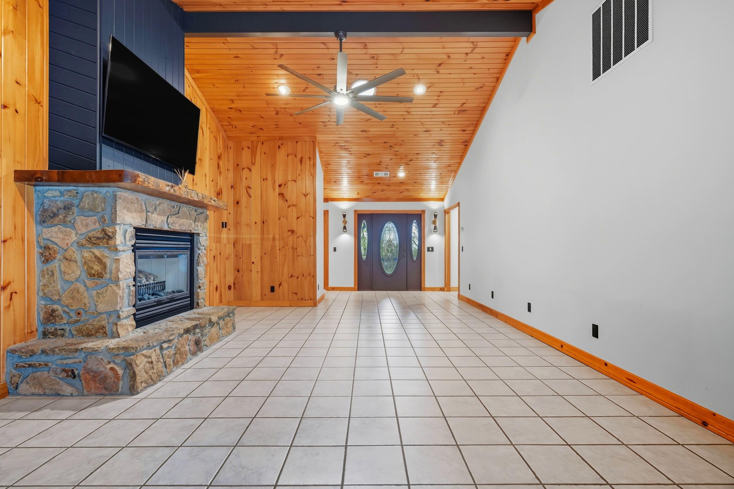 365 Plaza Drive Property Photo 9