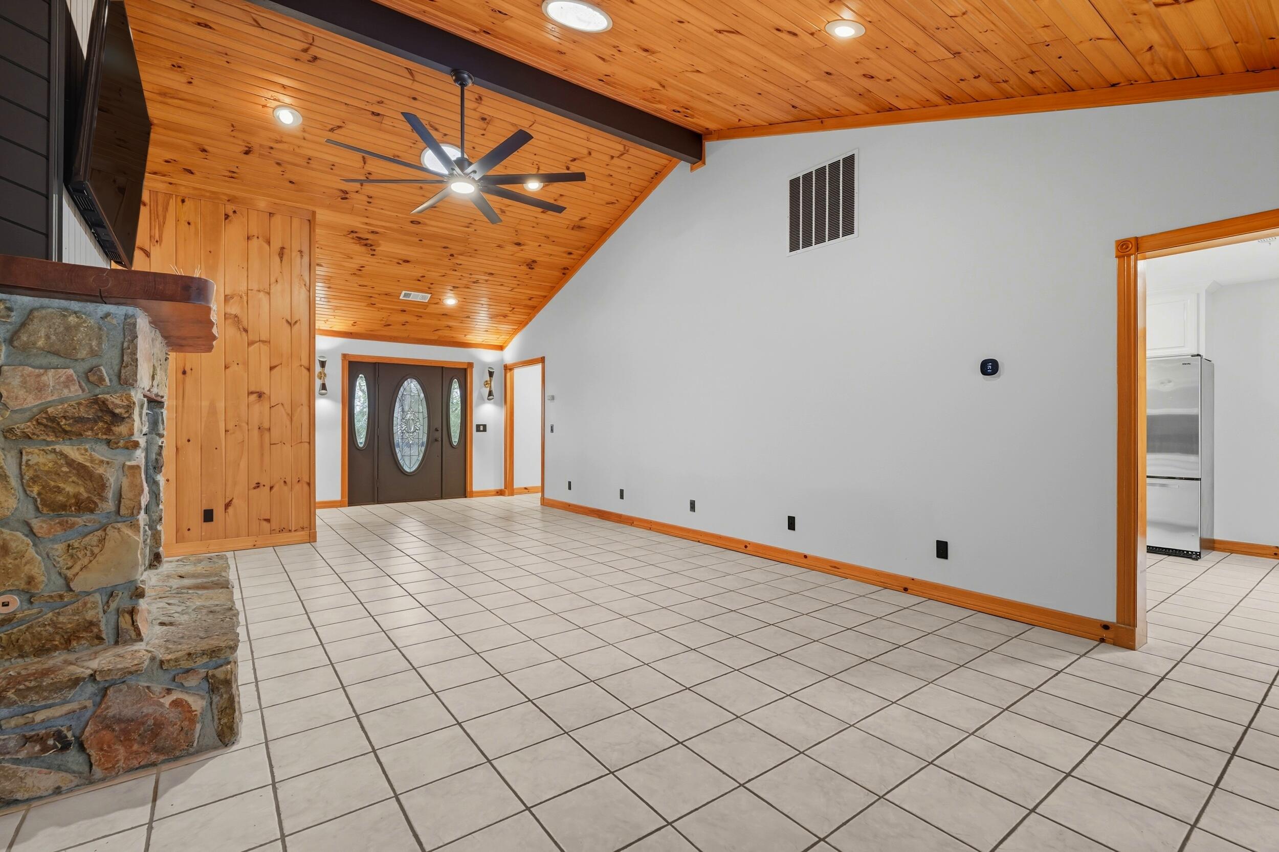 365 Plaza Drive Property Photo 10