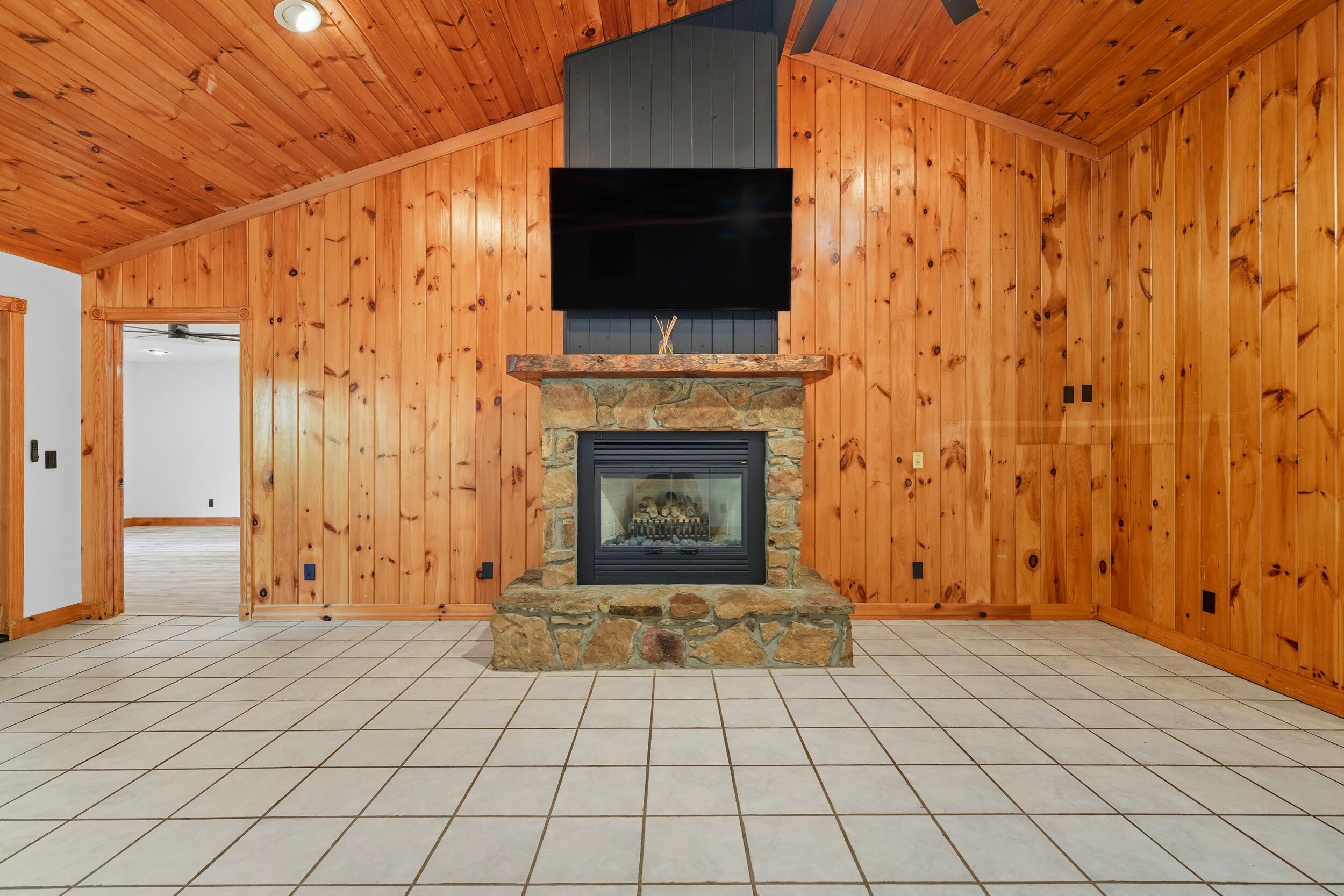 365 Plaza Drive Property Photo 11