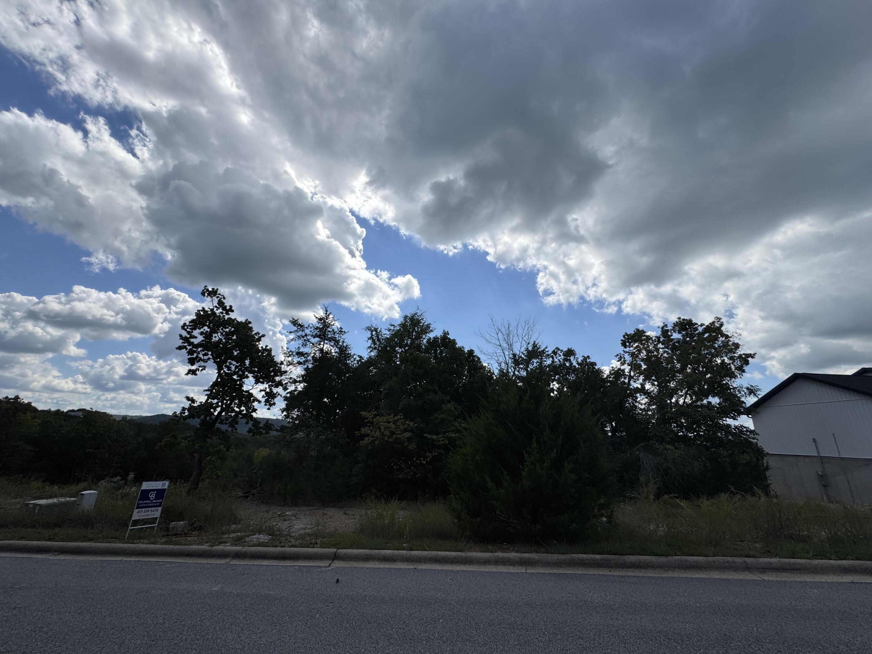 951 Crescent Drive Property Photo 1