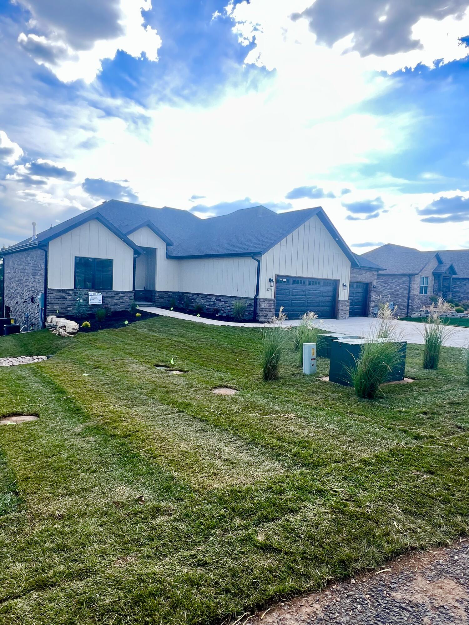 327 Sunset Drive Property Photo 2