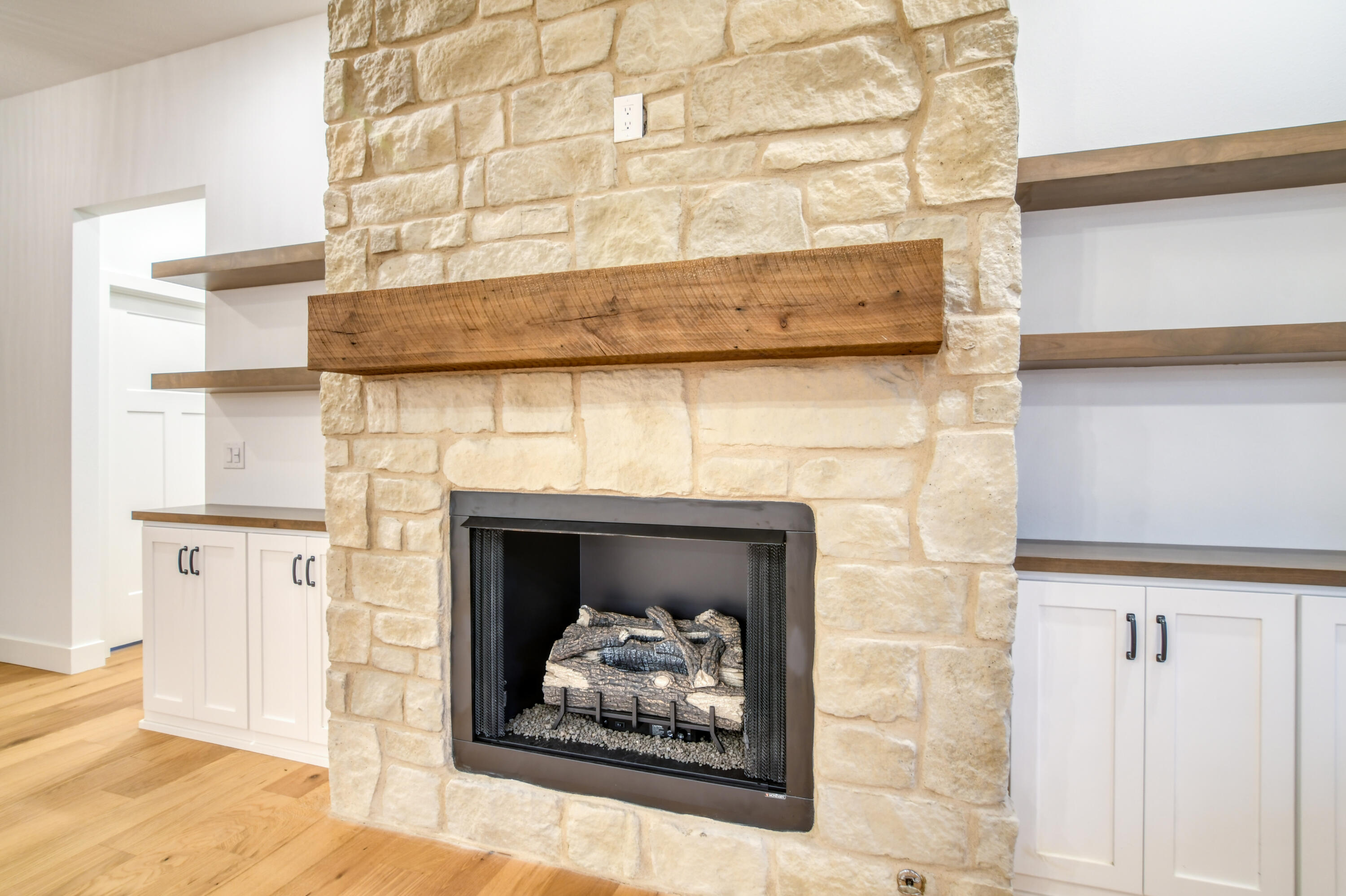 327 Sunset Drive Property Photo 9