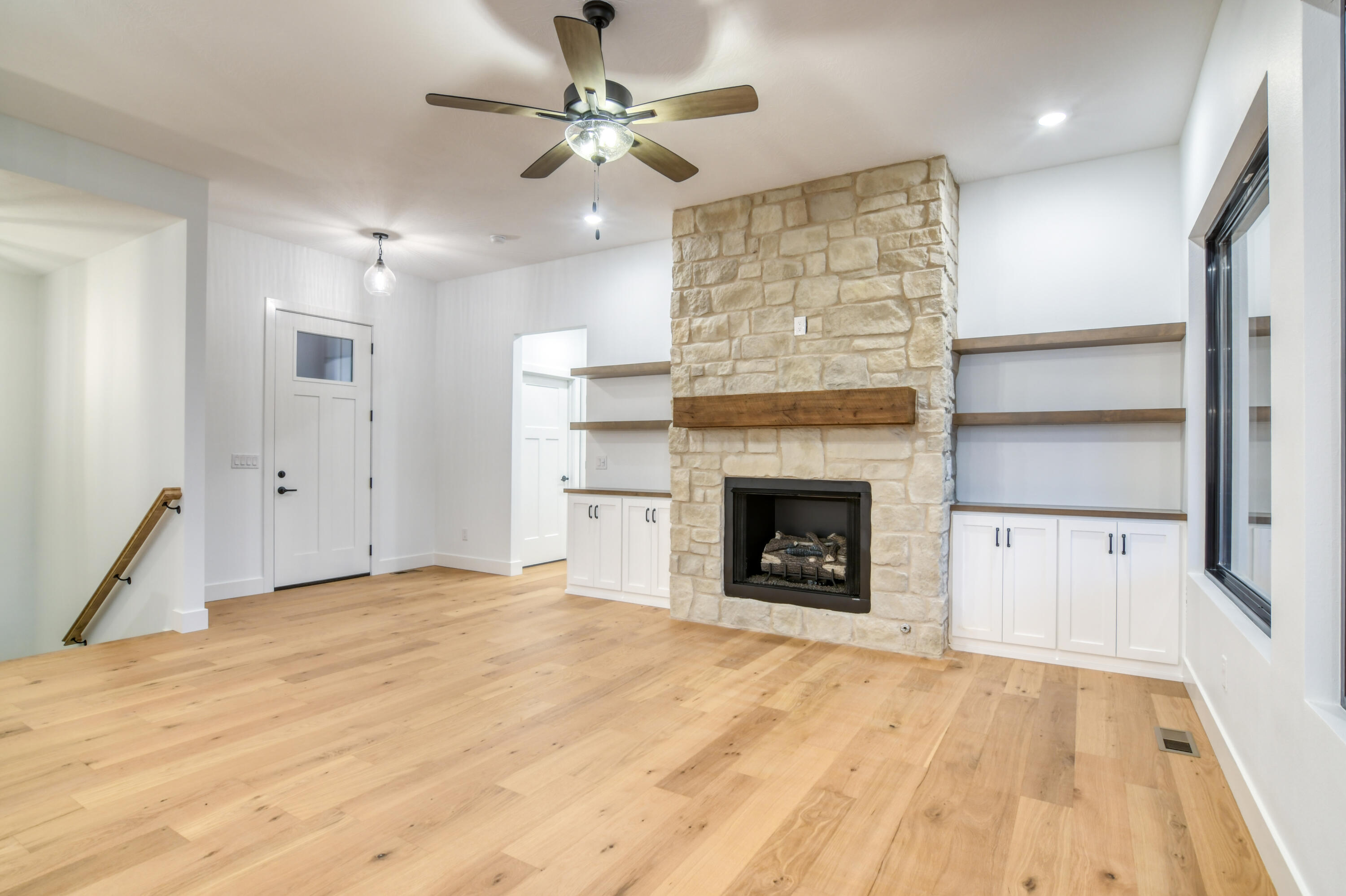 327 Sunset Drive Property Photo 10