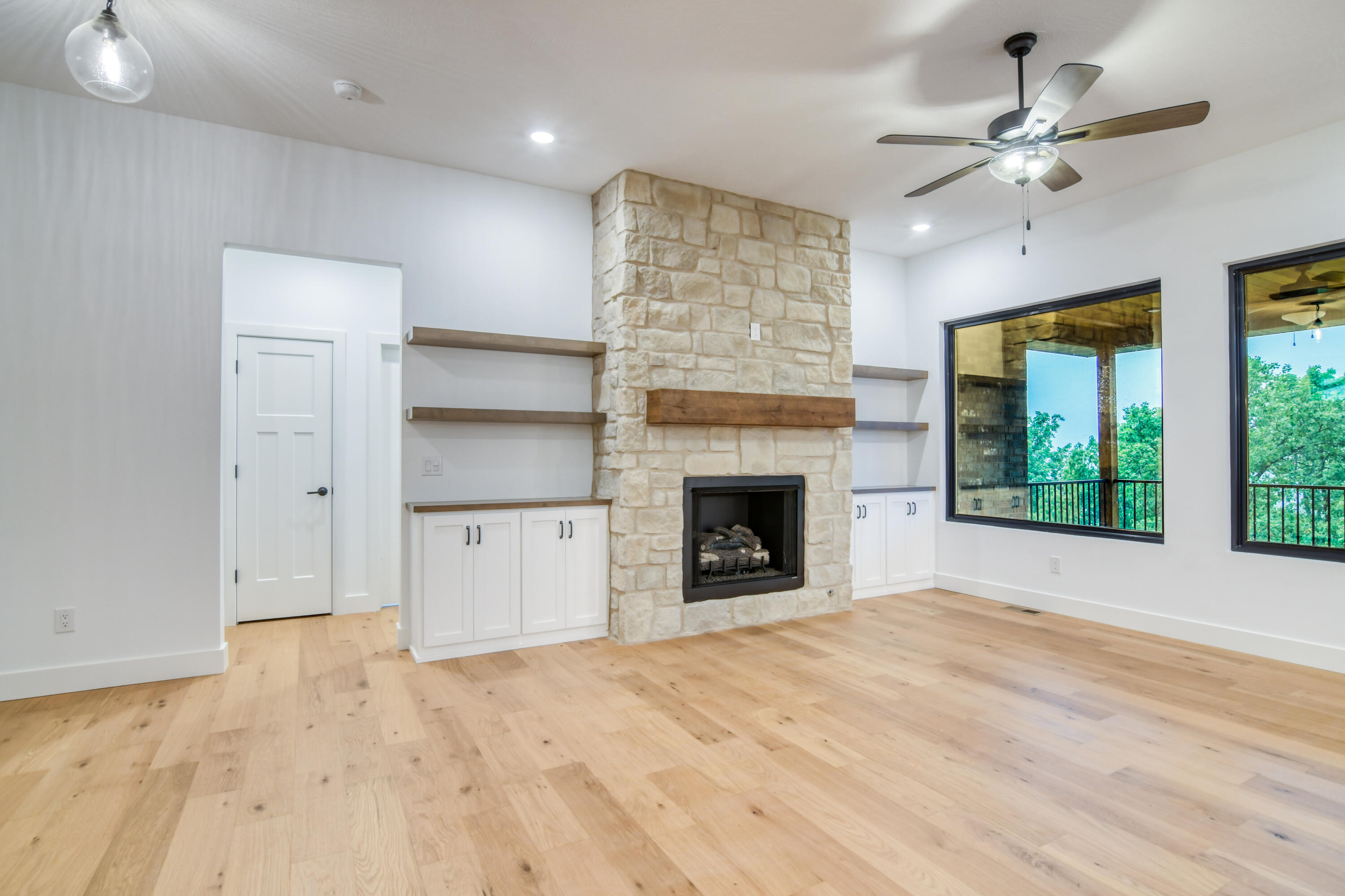 327 Sunset Drive Property Photo 13